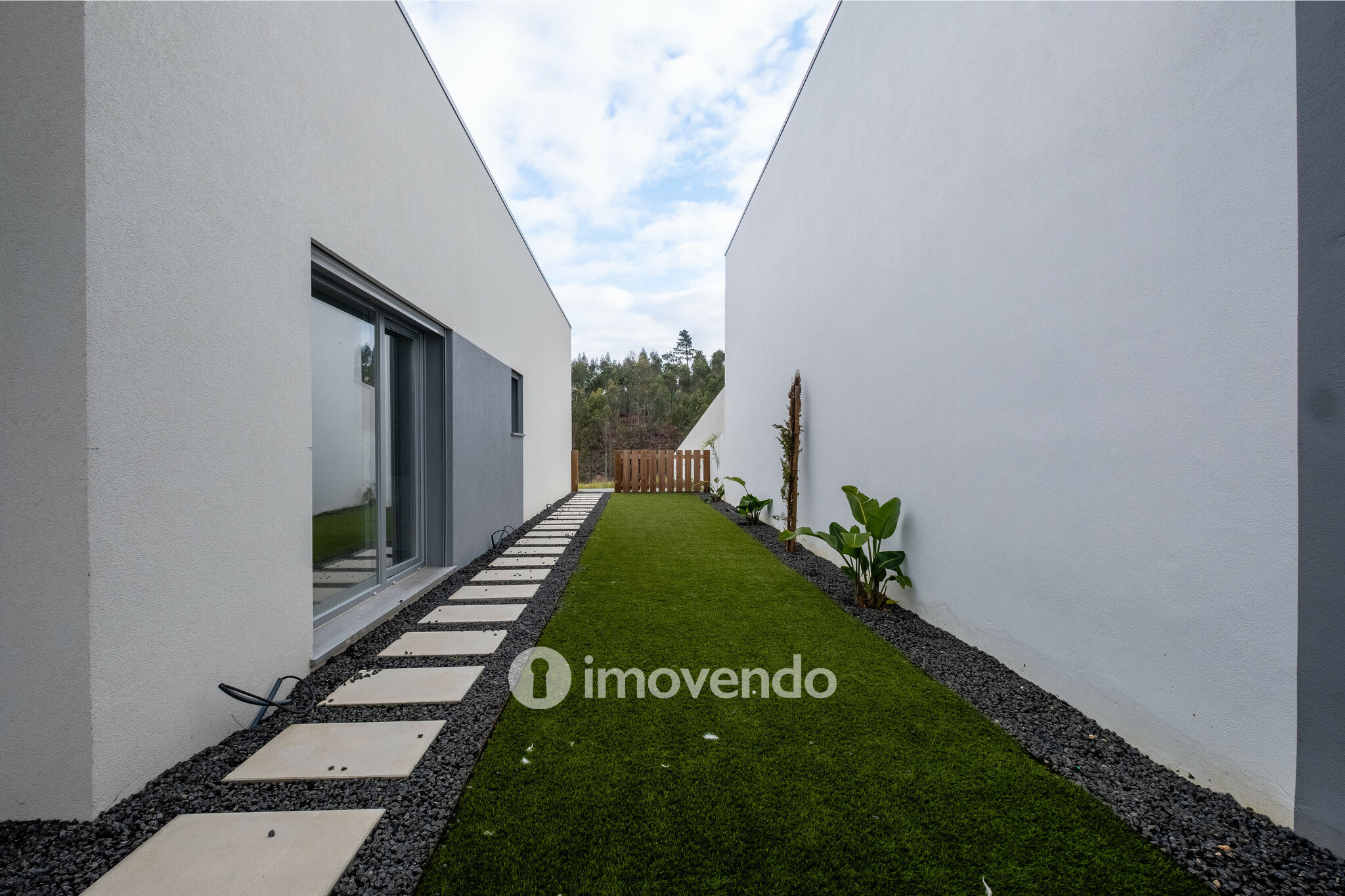 Moradia exclusiva T4, com garagem e jardim, em Leiria
