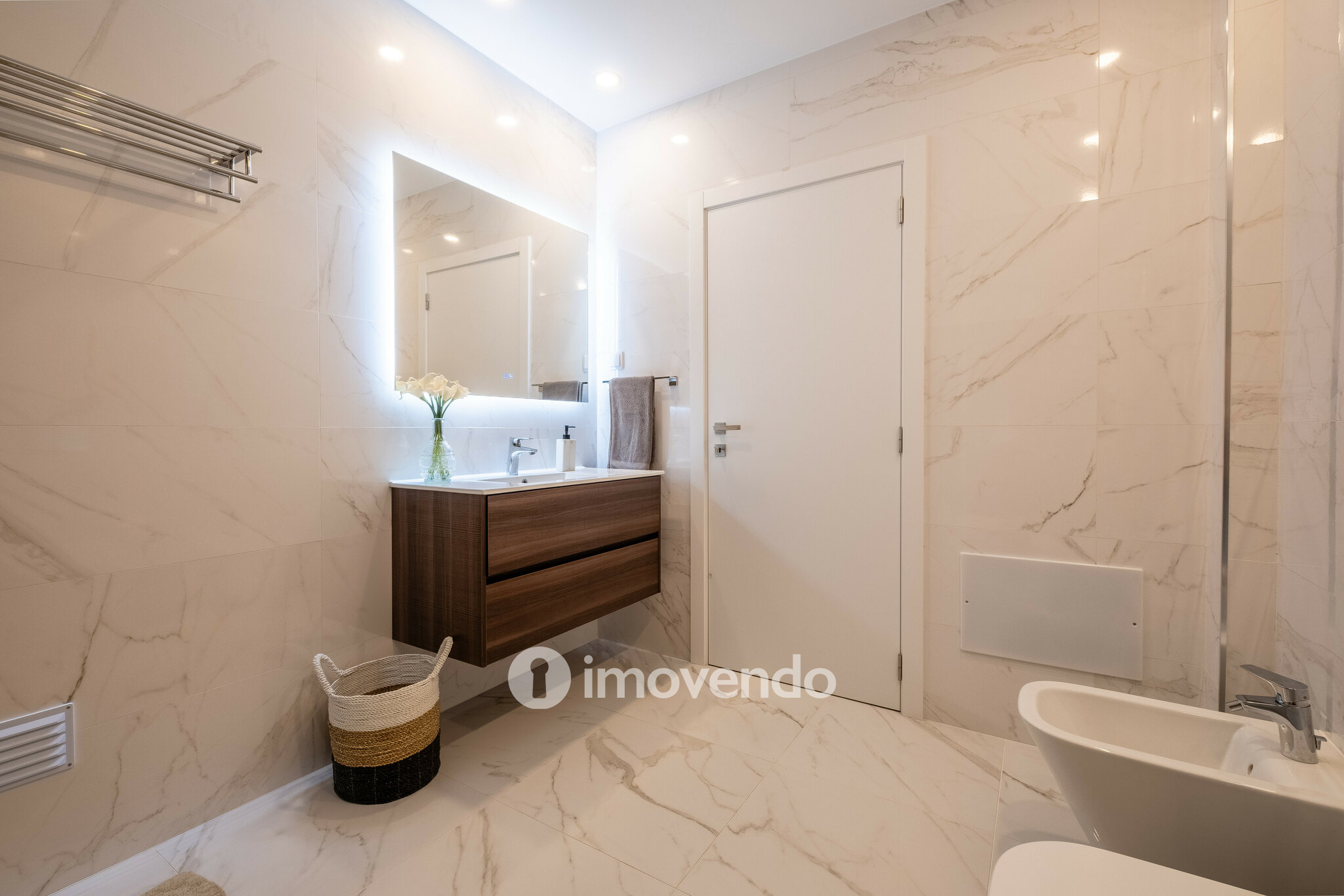 Moradia exclusiva T4, com garagem e jardim, em Leiria