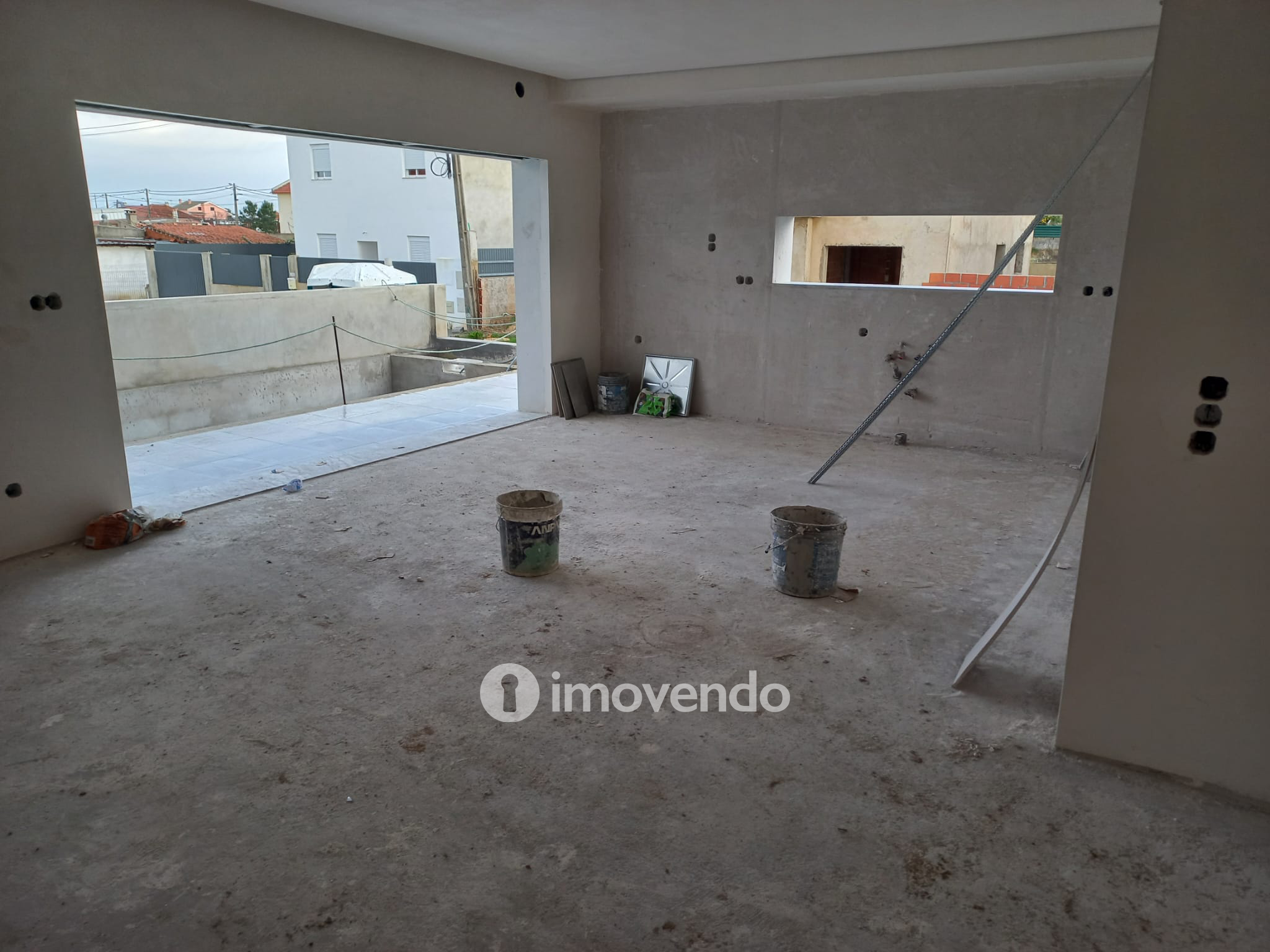 Moradia T3 em final de construção, com piscina, em Fernão Ferro