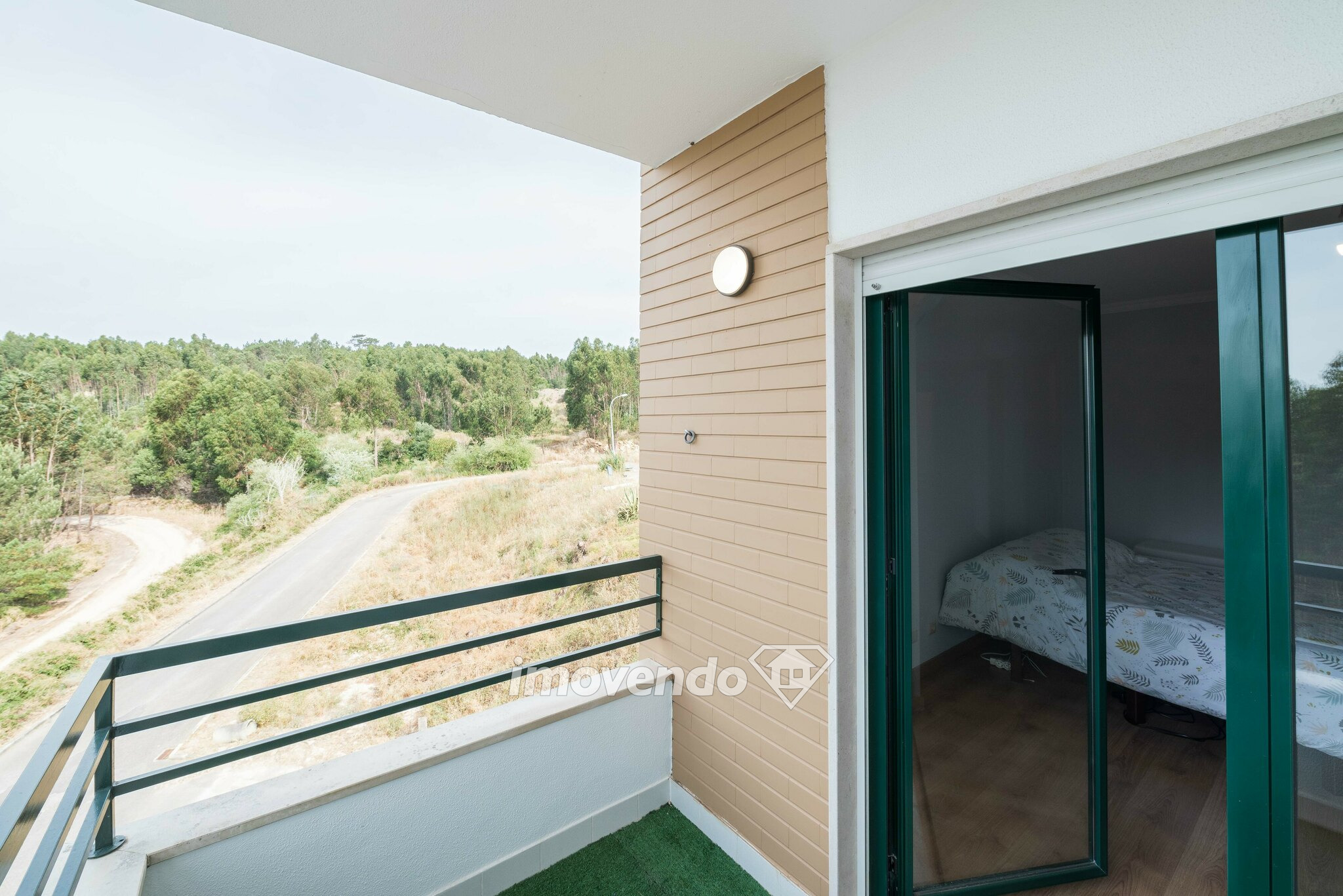 Apartamento T3 pronto a habitar, com varandas e arrecadação, em Belas
