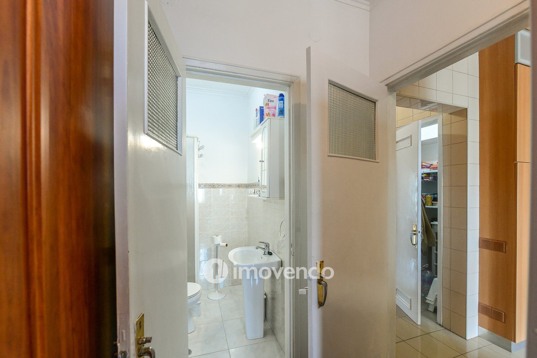 Apartamento T4 com áreas amplas, no nobre Bairro Azul, em Lisboa