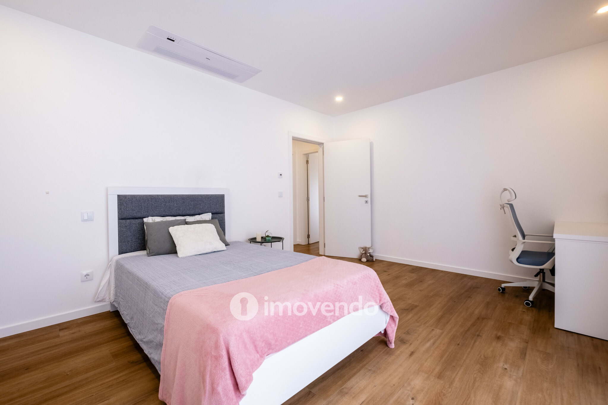 Moradia exclusiva T4, com garagem e jardim, em Leiria