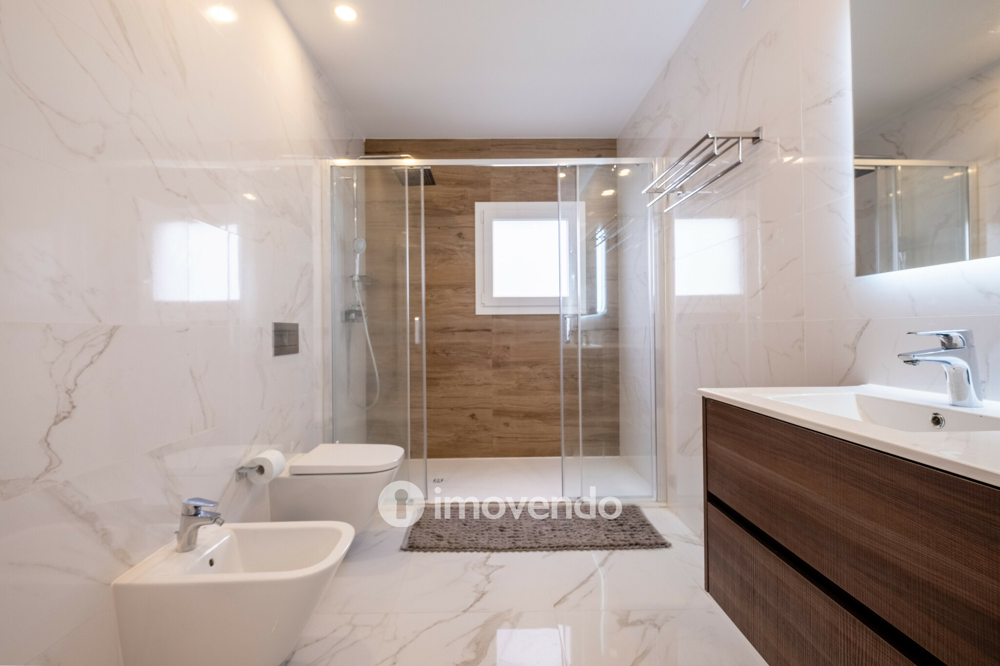 Moradia exclusiva T4, com garagem e jardim, em Leiria
