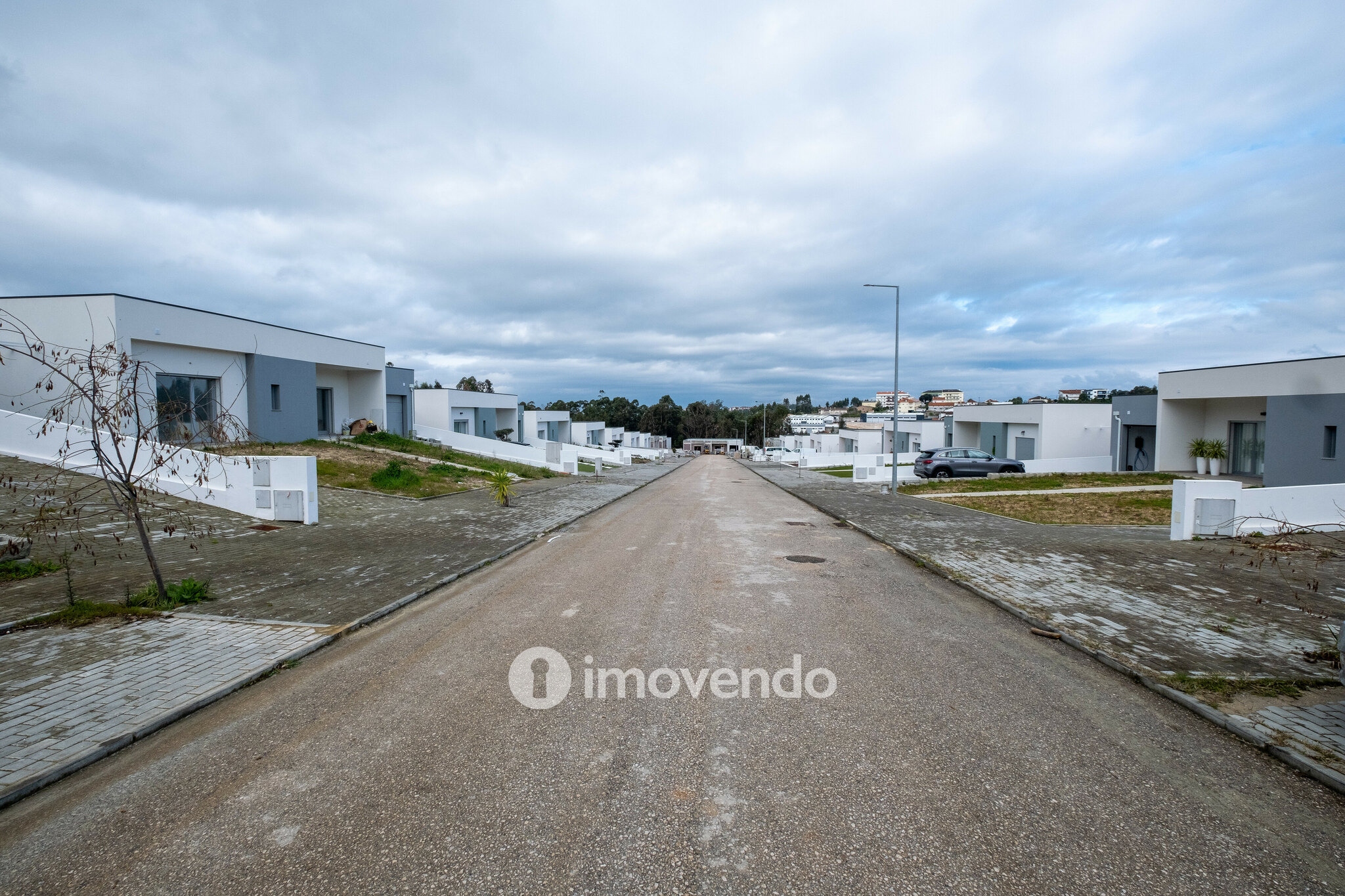 Moradia exclusiva T4, com garagem e jardim, em Leiria