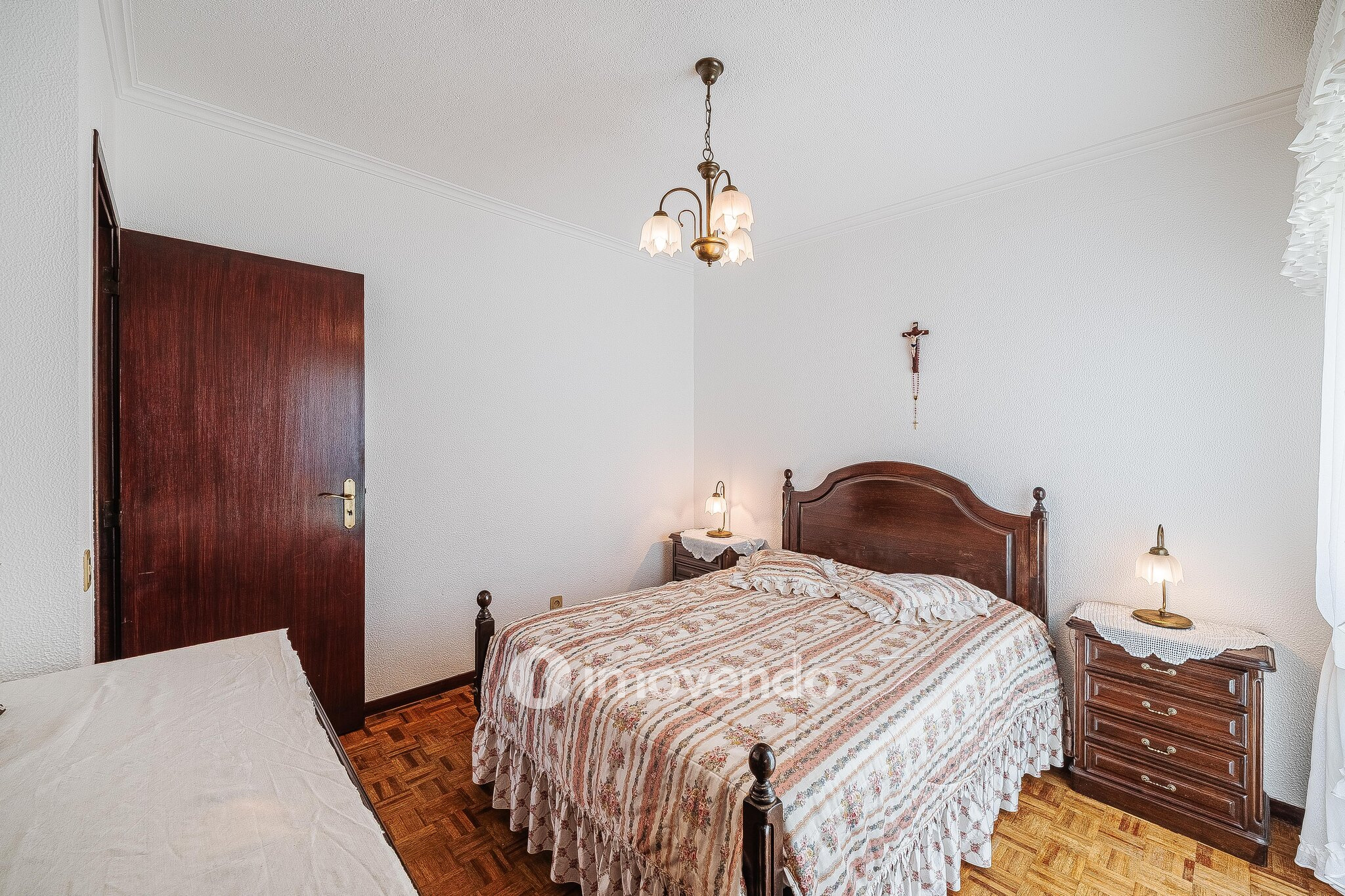 Moradia T4 isolada, totalmente mobilada e equipada, em Queijas
