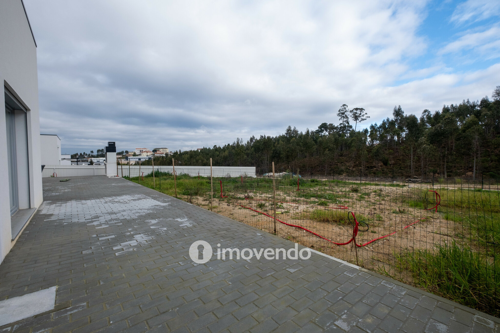Moradia exclusiva T4, com garagem e jardim, em Leiria