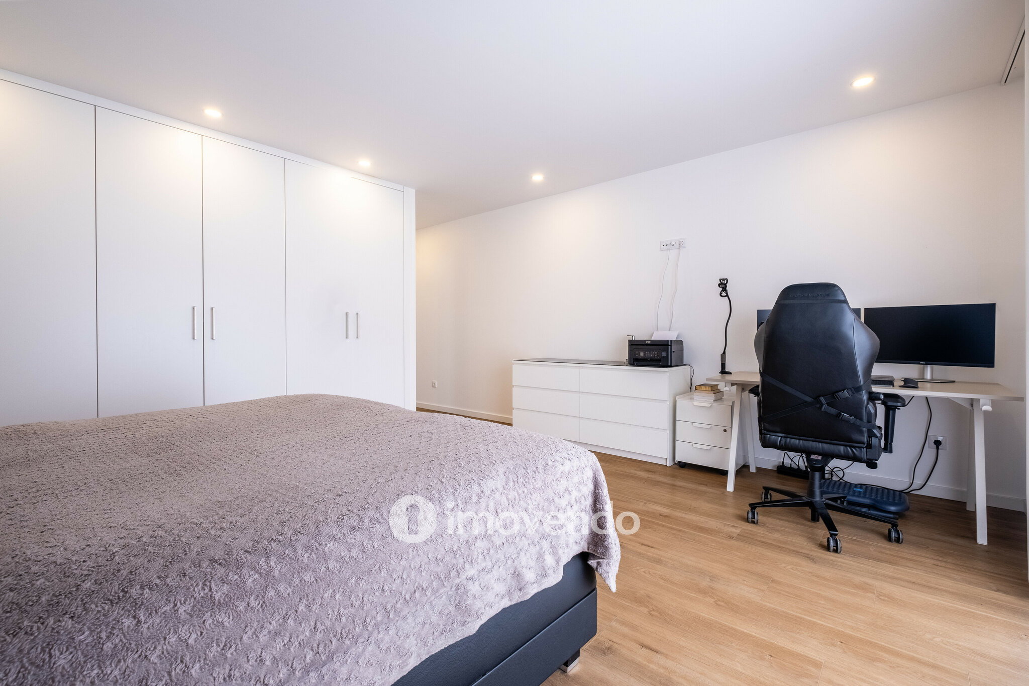 Moradia exclusiva T4, com garagem e jardim, em Leiria