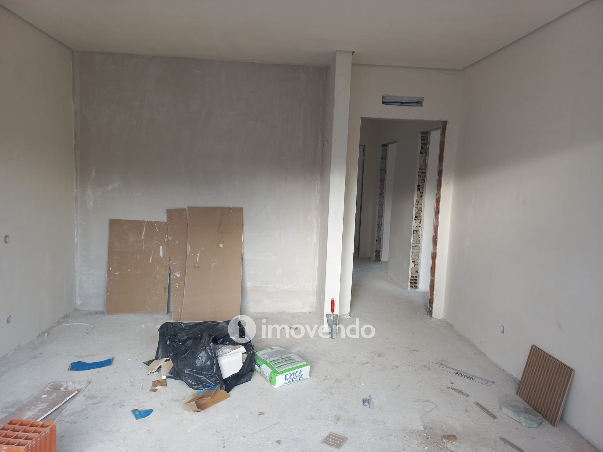 Moradia T3 em final de construção, com piscina, em Fernão Ferro