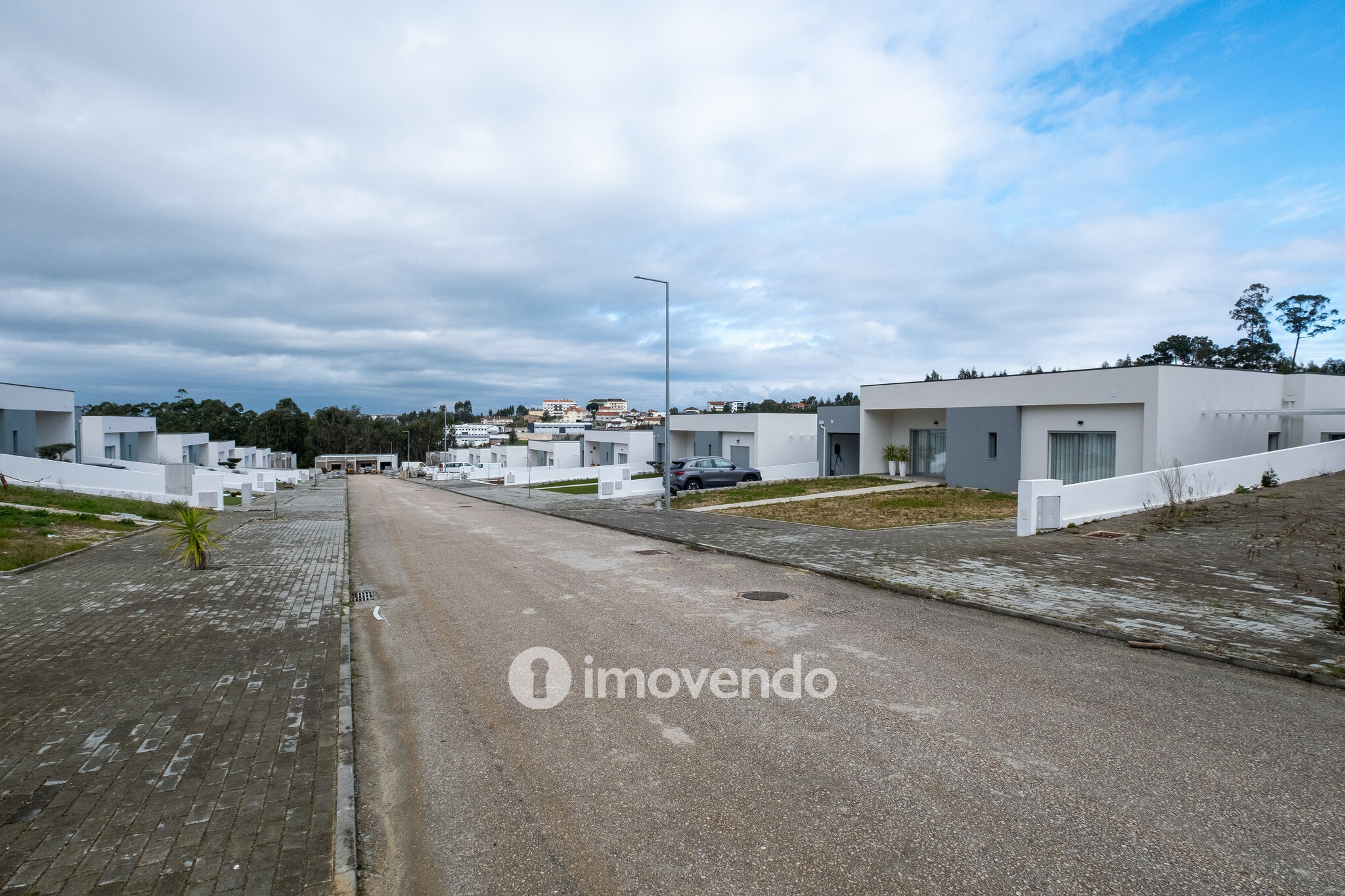 Moradia exclusiva T4, com garagem e jardim, em Leiria