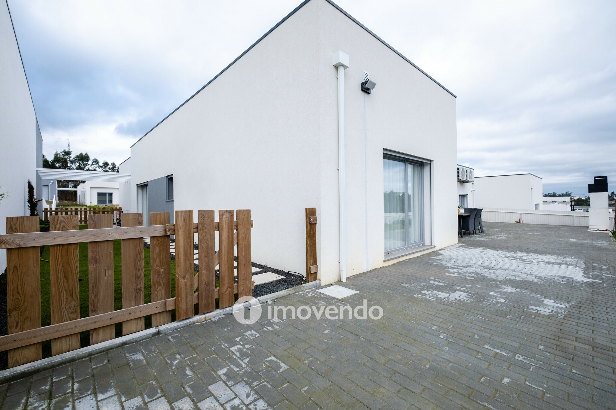Moradia exclusiva T4, com garagem e jardim, em Leiria