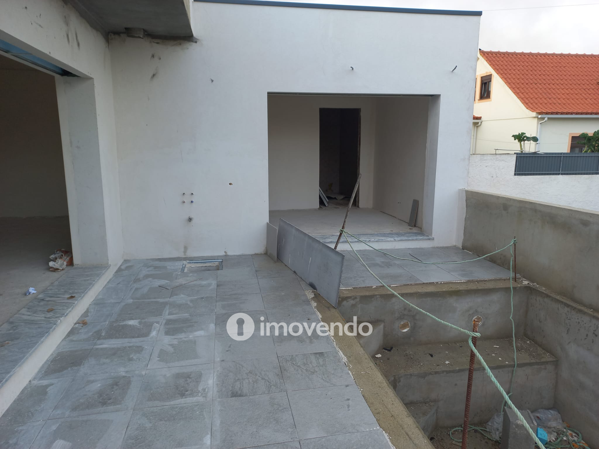 Moradia T3 em final de construção, com piscina, em Fernão Ferro