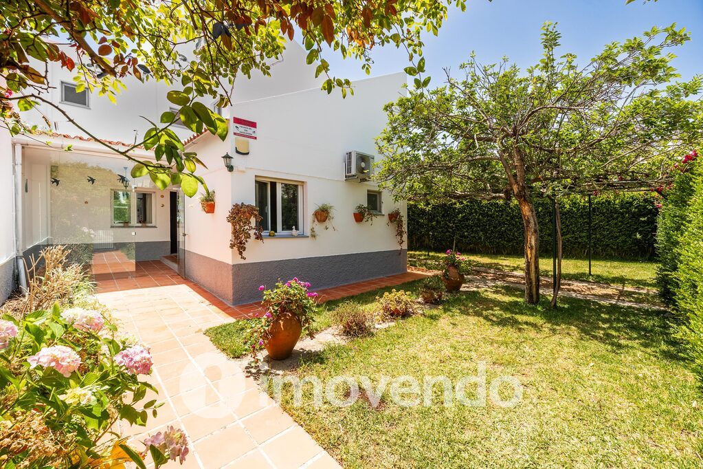 Moradia T4 em Oeiras, Queijas com 221 m<sup>2</sup> por 750.000