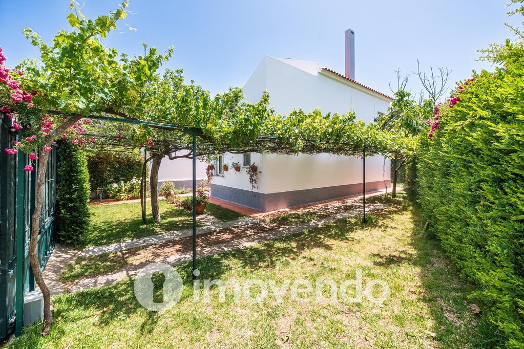 Moradia T4 em Oeiras, Queijas com 221 m<sup>2</sup> por 725.000