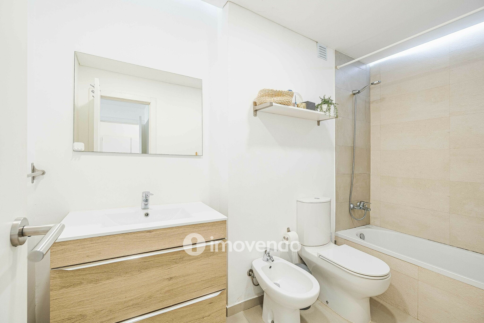 Apartamento T2, totalmente remodelado, em Queluz