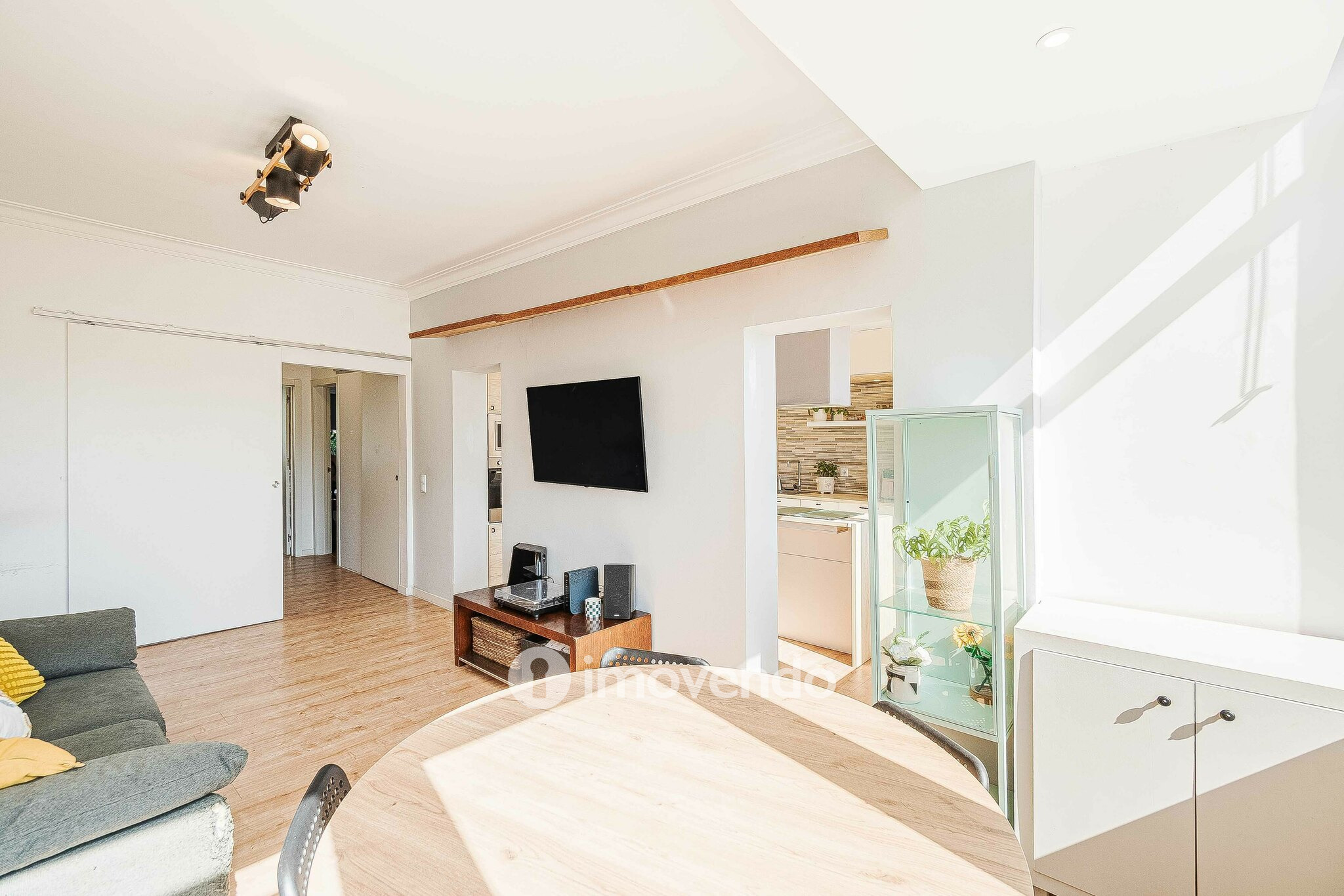 Apartamento T2, totalmente remodelado, em Queluz