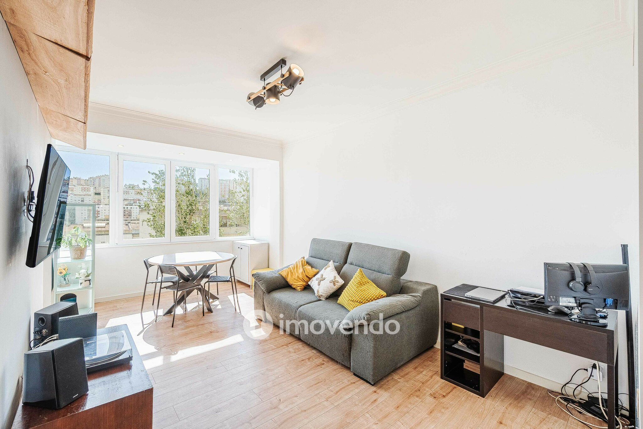 Apartamento T2, totalmente remodelado, em Queluz