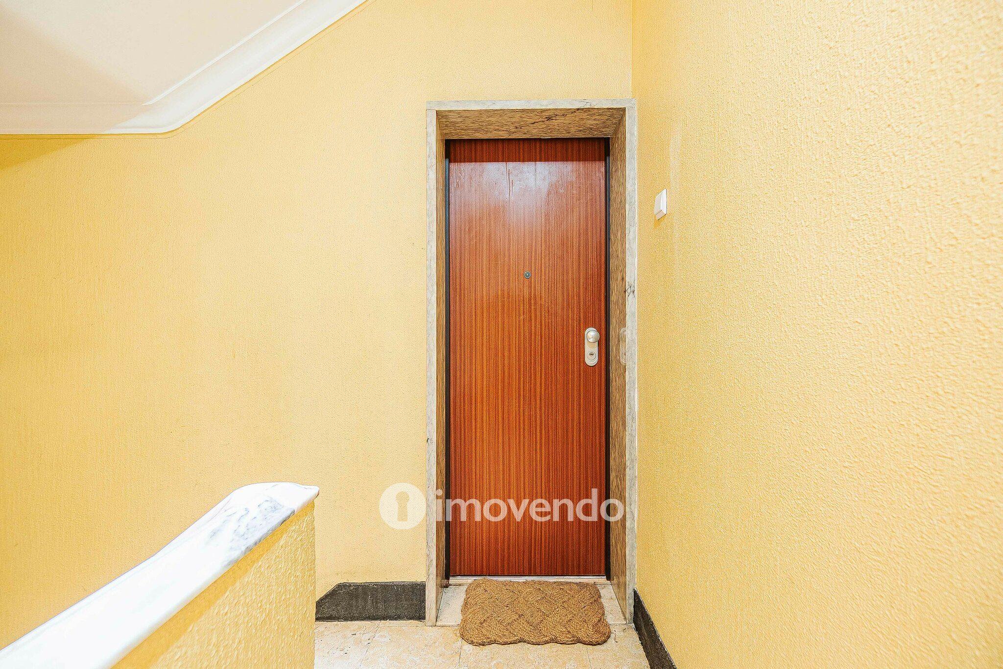 Apartamento T2, totalmente remodelado, em Queluz