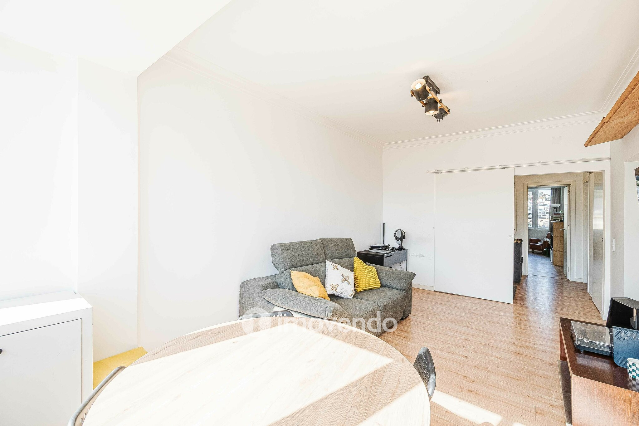 Apartamento T2, totalmente remodelado, em Queluz