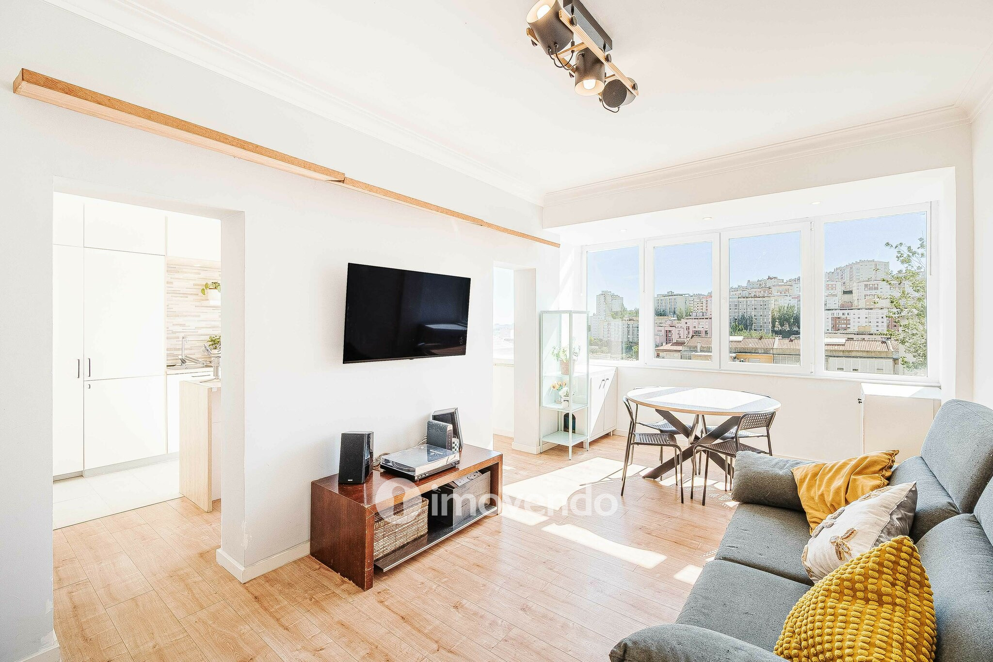 Apartamento T2, totalmente remodelado, em Queluz