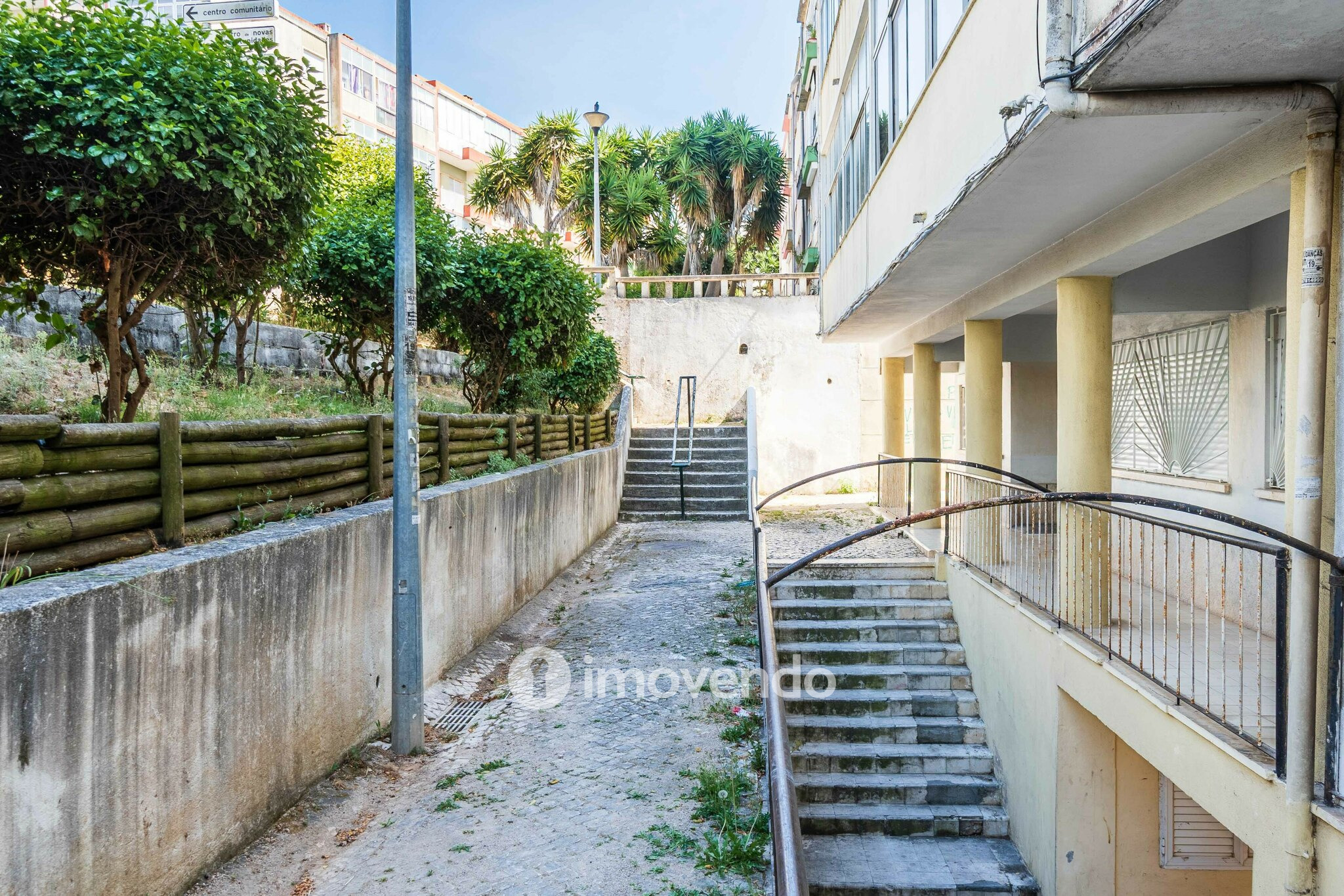 Apartamento T2, totalmente remodelado, em Queluz