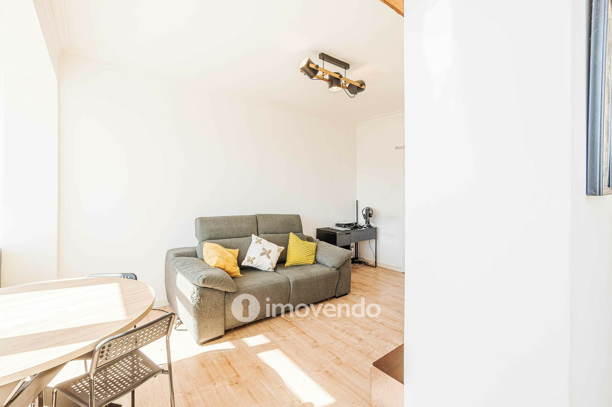 Apartamento T2, totalmente remodelado, em Queluz
