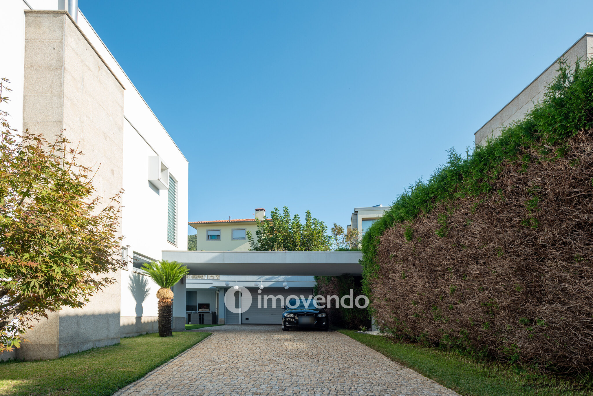 Moradia exclusiva T5, com piscina e garagem, em Braga