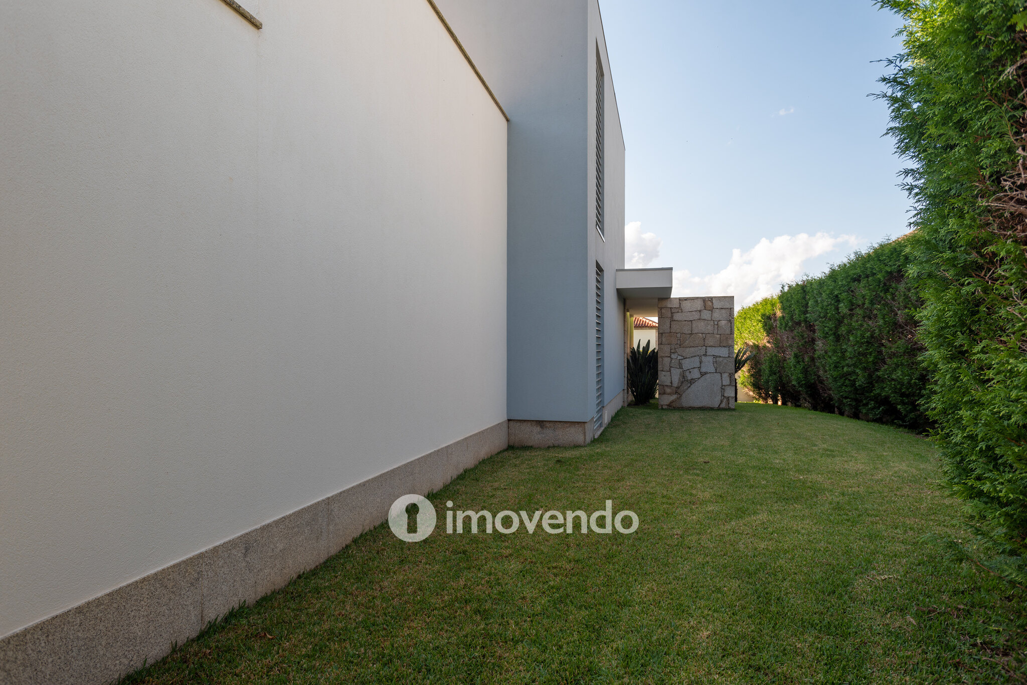 Moradia exclusiva T5, com piscina e garagem, em Braga