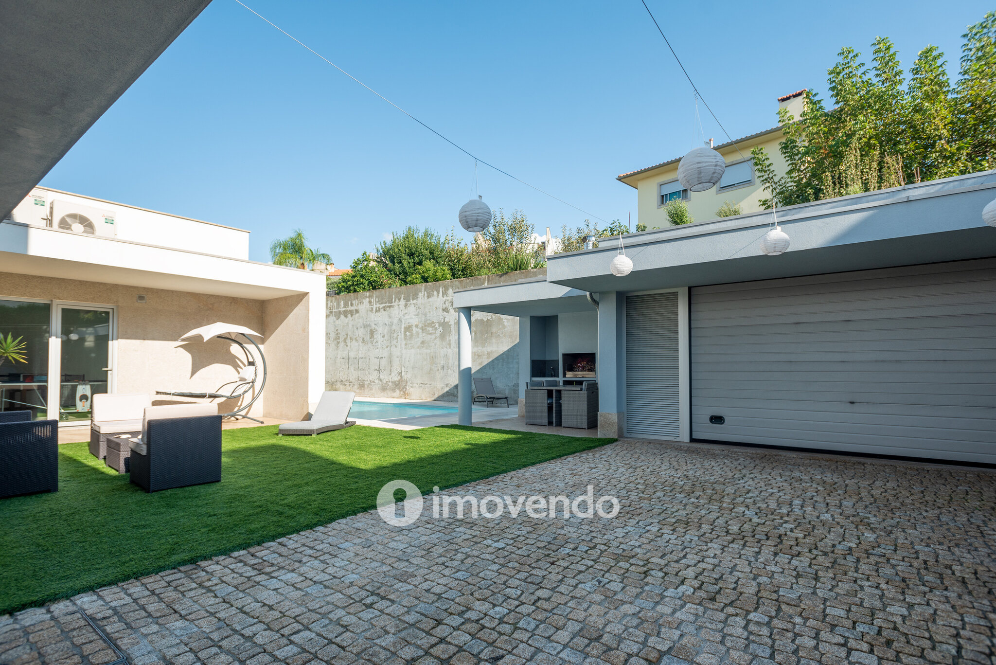 Moradia exclusiva T5, com piscina e garagem, em Braga