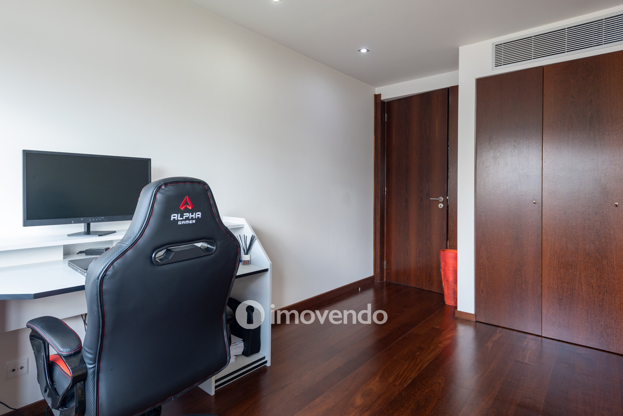 Moradia exclusiva T5, com piscina e garagem, em Braga