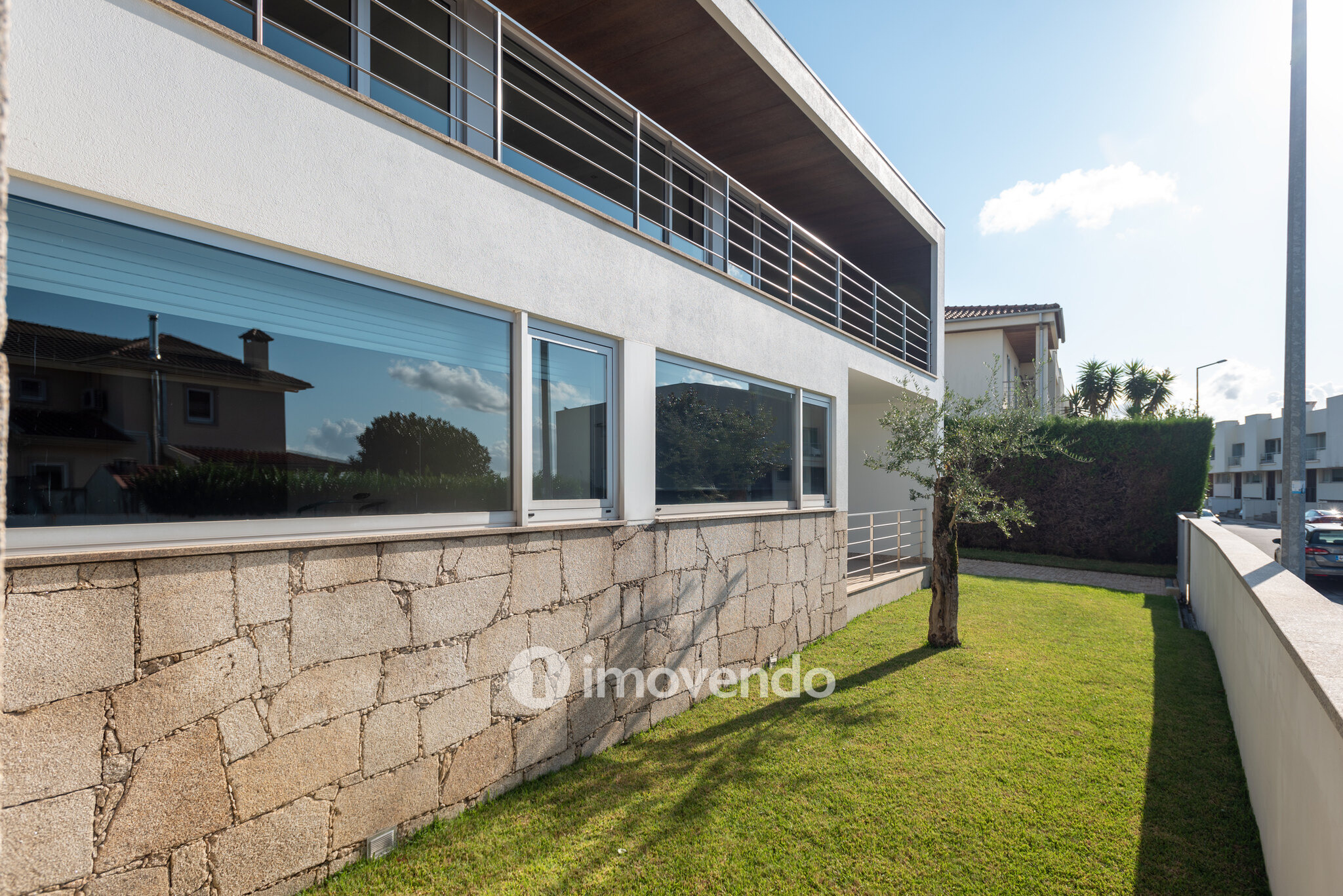 Moradia exclusiva T5, com piscina e garagem, em Braga