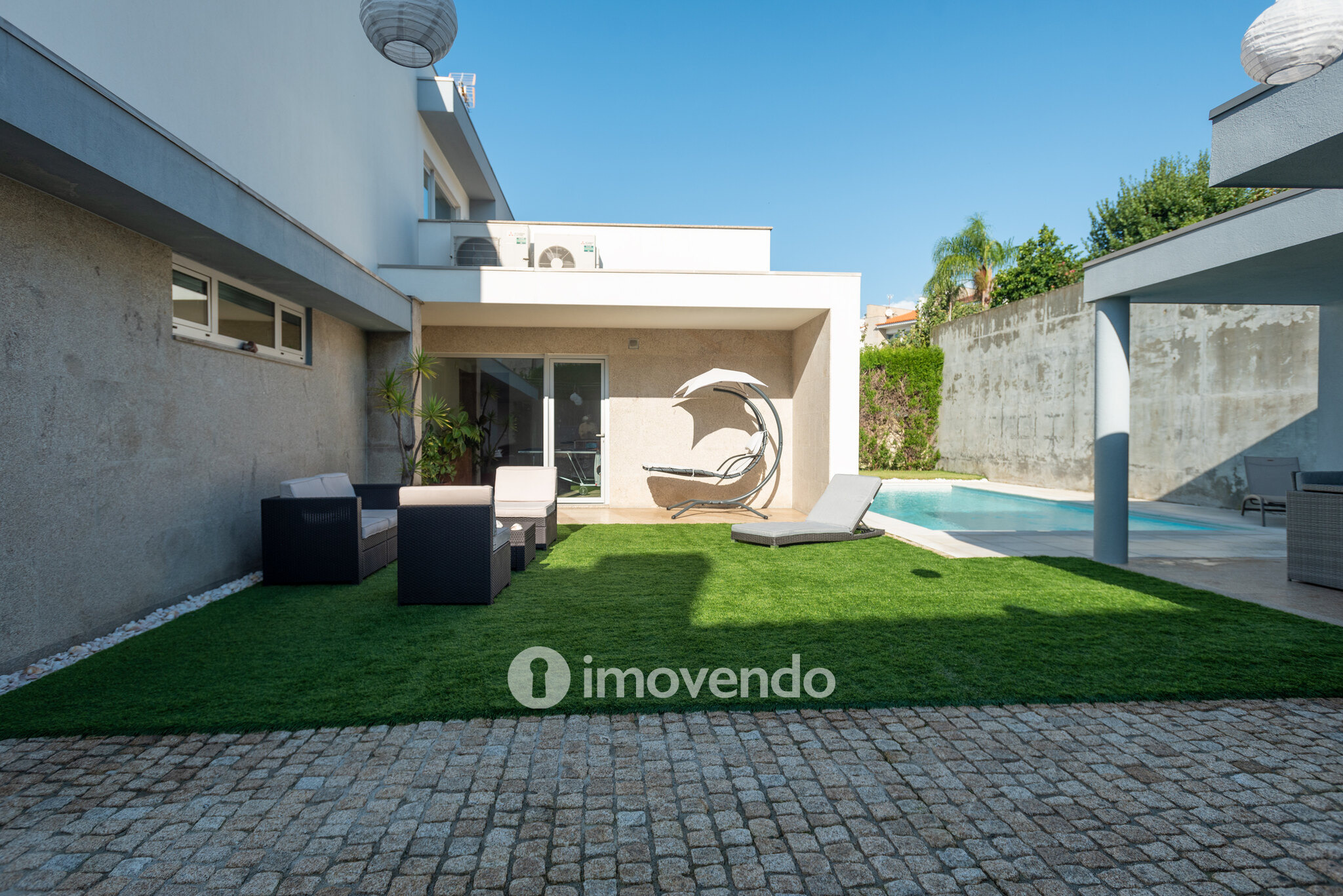 Moradia exclusiva T5, com piscina e garagem, em Braga