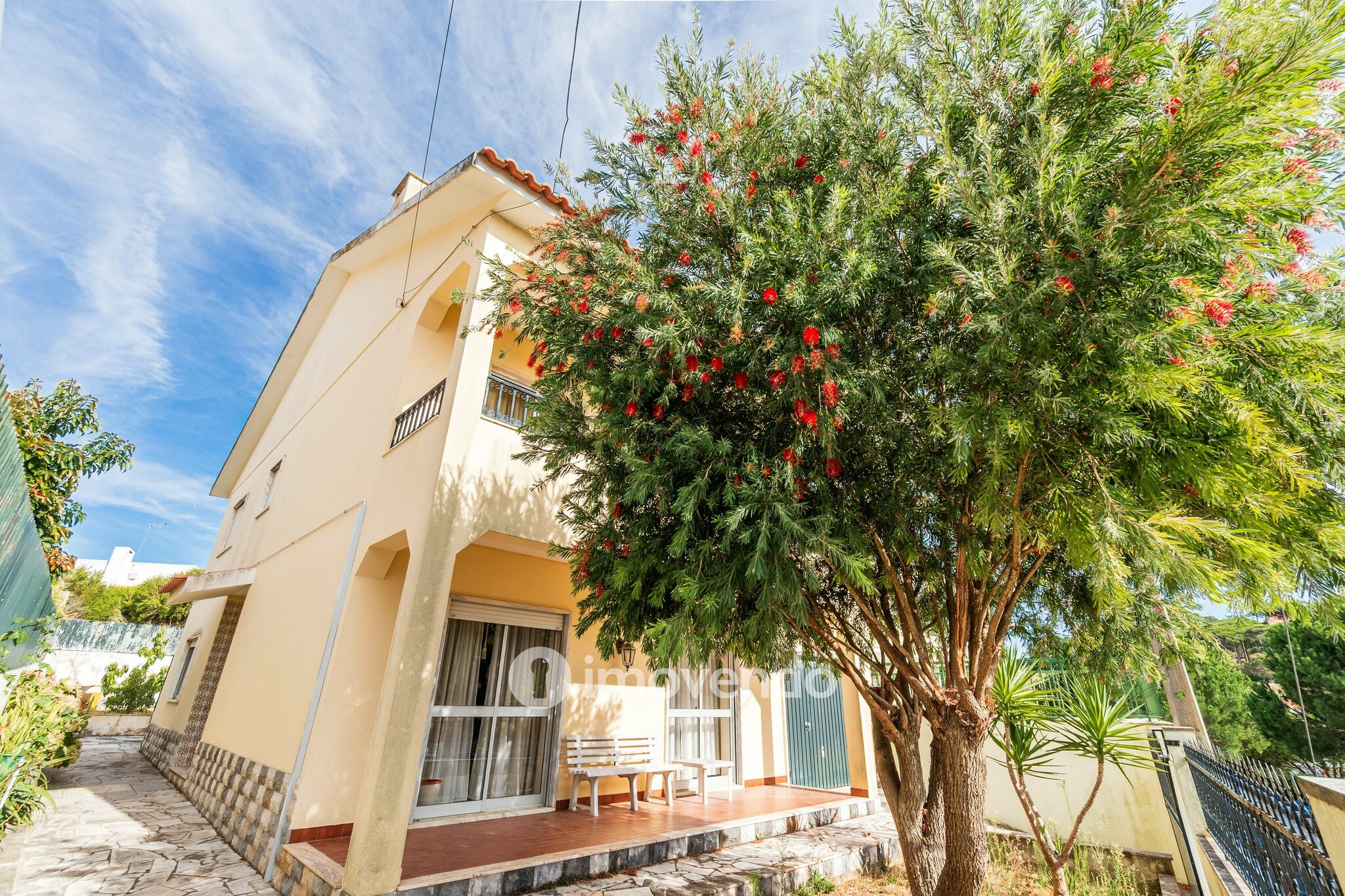 Moradia isolada T4, com garagem e áreas amplas, no Estoril