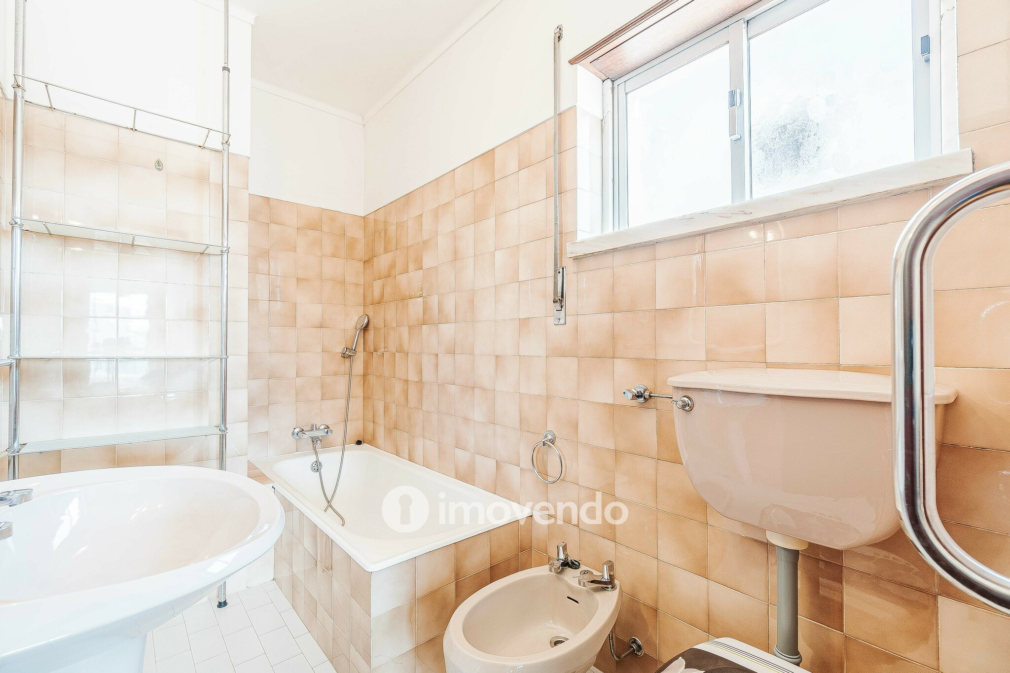 Moradia isolada T4, com garagem e áreas amplas, no Estoril