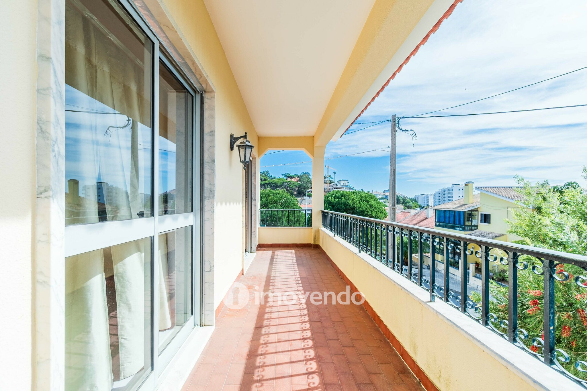 Moradia isolada T4, com garagem e áreas amplas, no Estoril