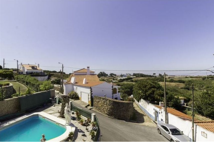 Moradia T4+1, com piscina vista mar e cozinha equipada, em Sintra