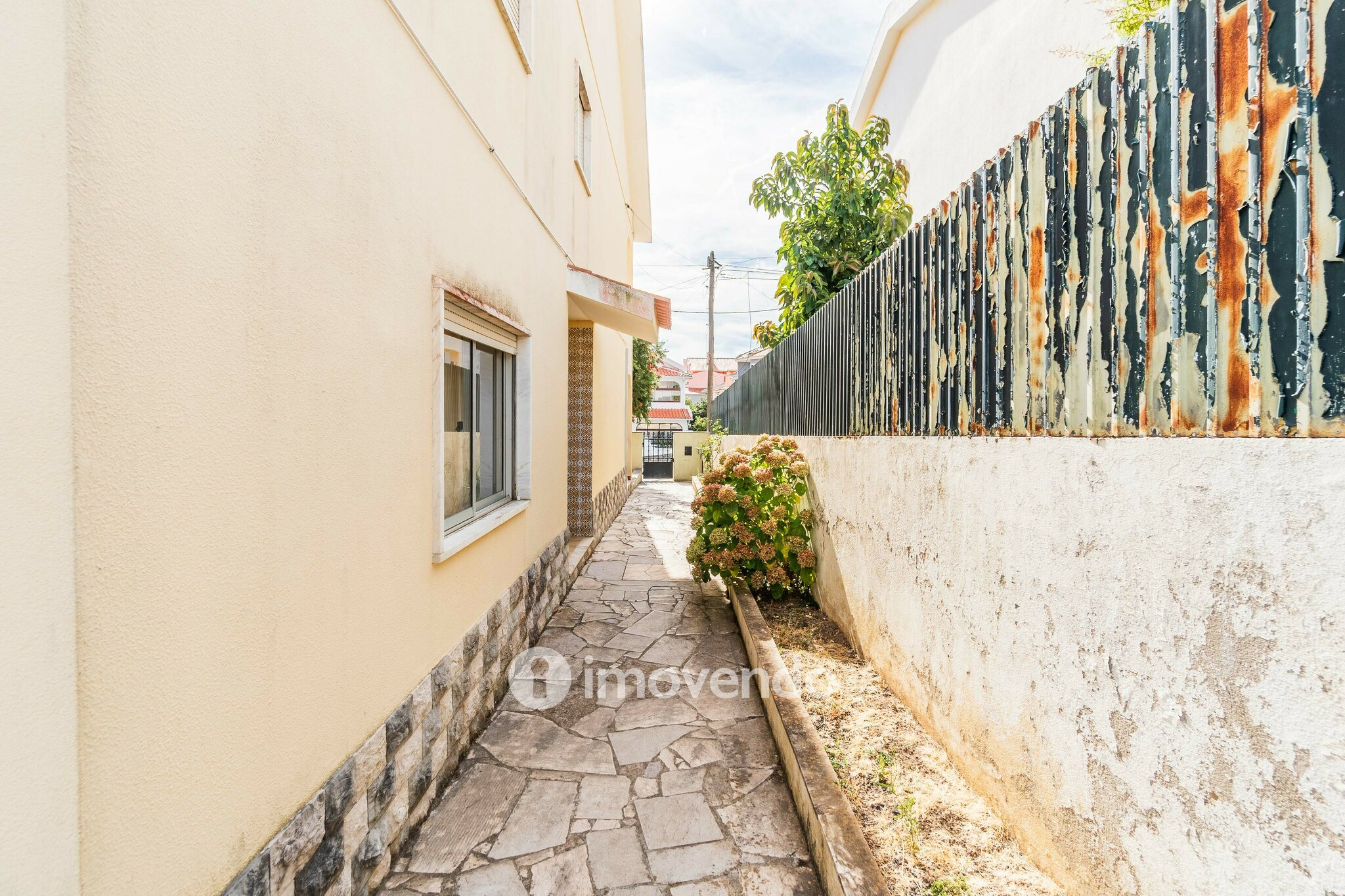 Moradia isolada T4, com garagem e áreas amplas, no Estoril