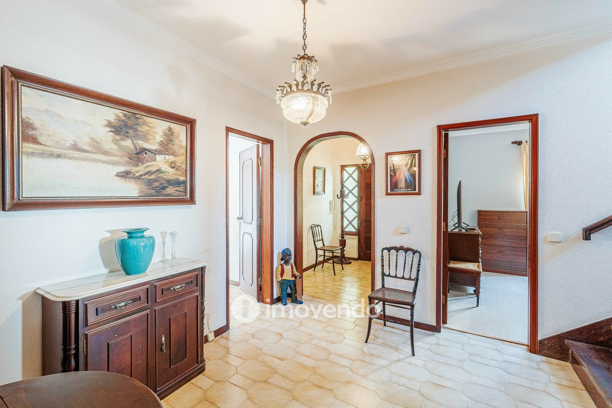 Moradia isolada T4, com garagem e áreas amplas, no Estoril