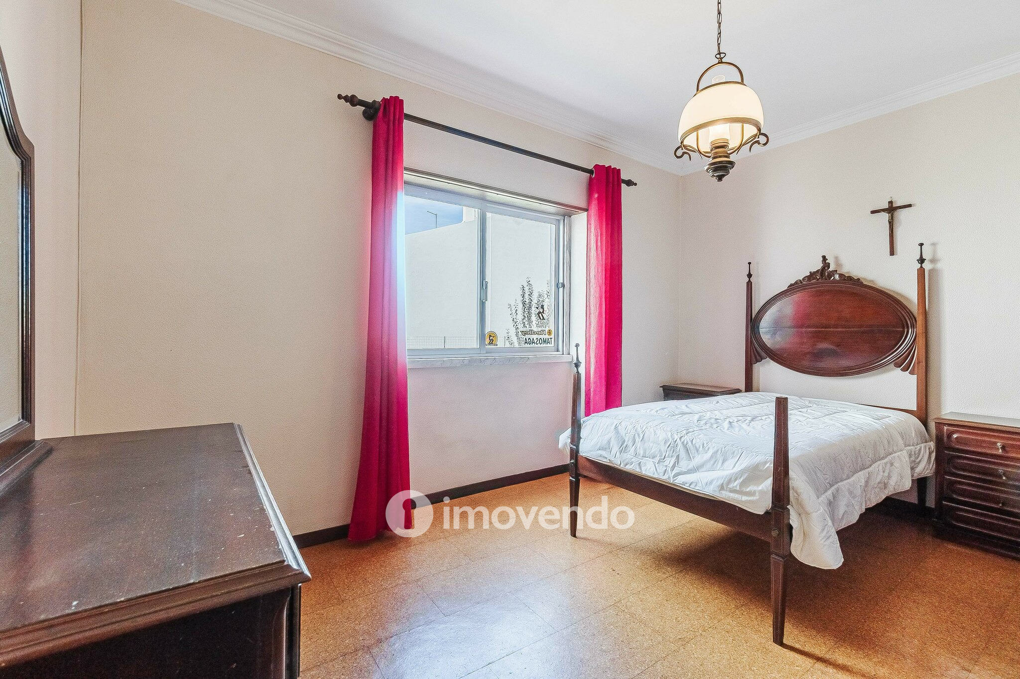 Moradia isolada T4, com garagem e áreas amplas, no Estoril