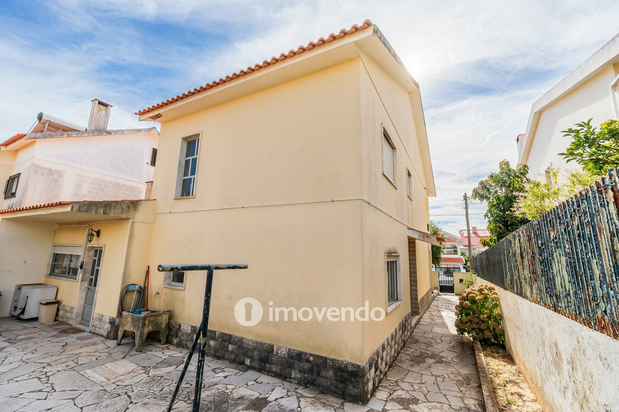 Moradia isolada T4, com garagem e áreas amplas, no Estoril