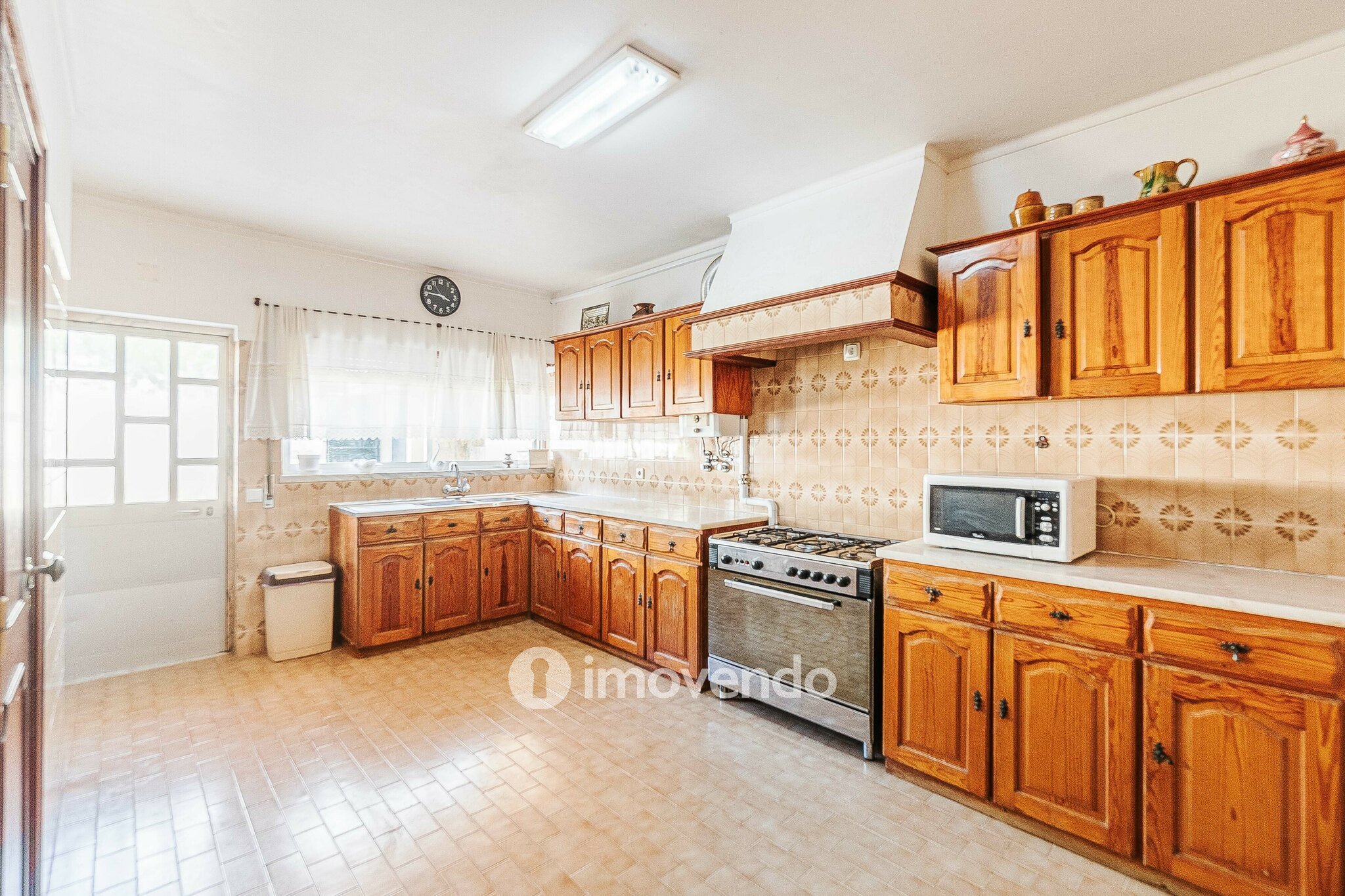 Moradia isolada T4, com garagem e áreas amplas, no Estoril