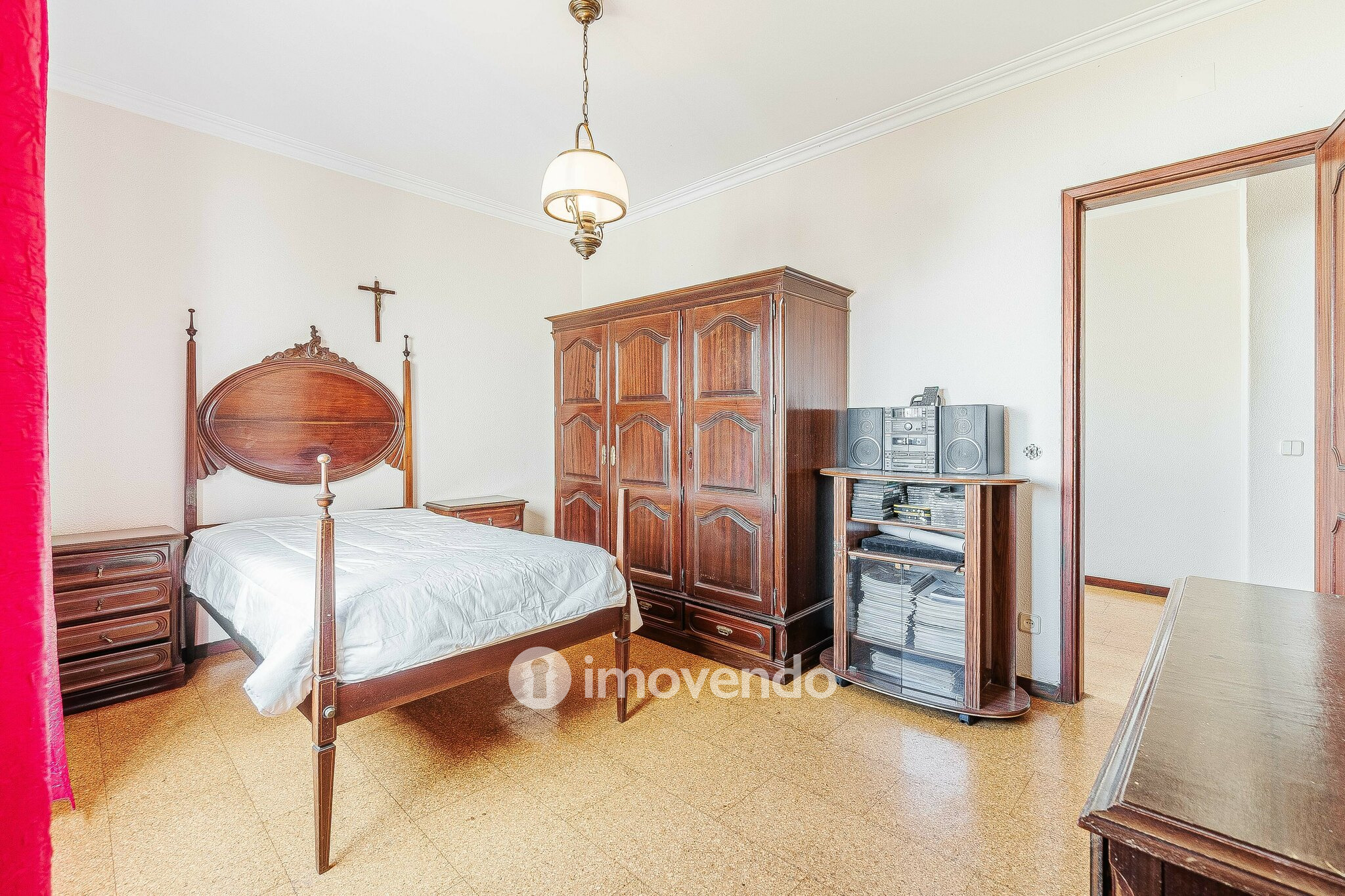 Moradia isolada T4, com garagem e áreas amplas, no Estoril