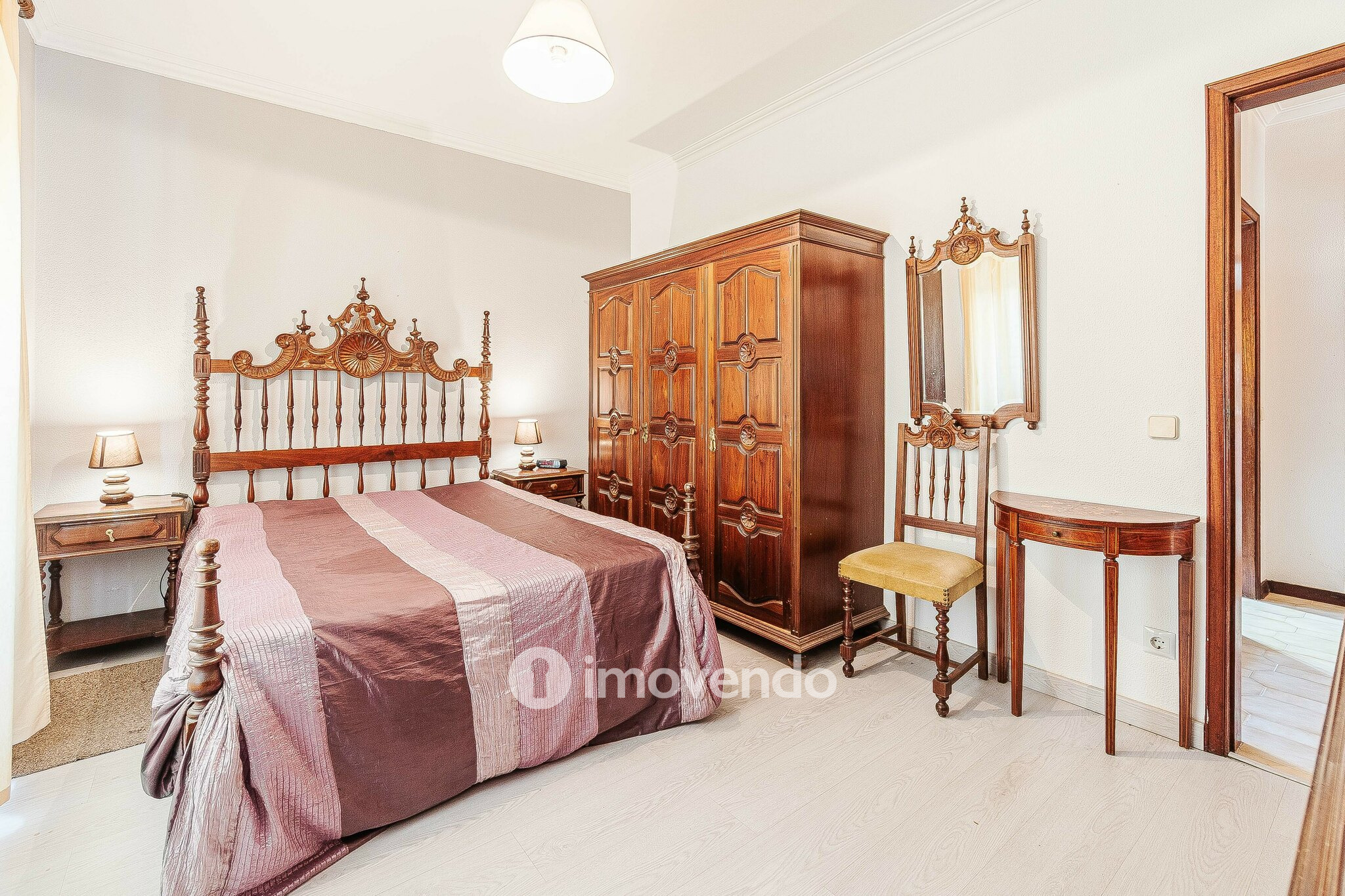 Moradia isolada T4, com garagem e áreas amplas, no Estoril