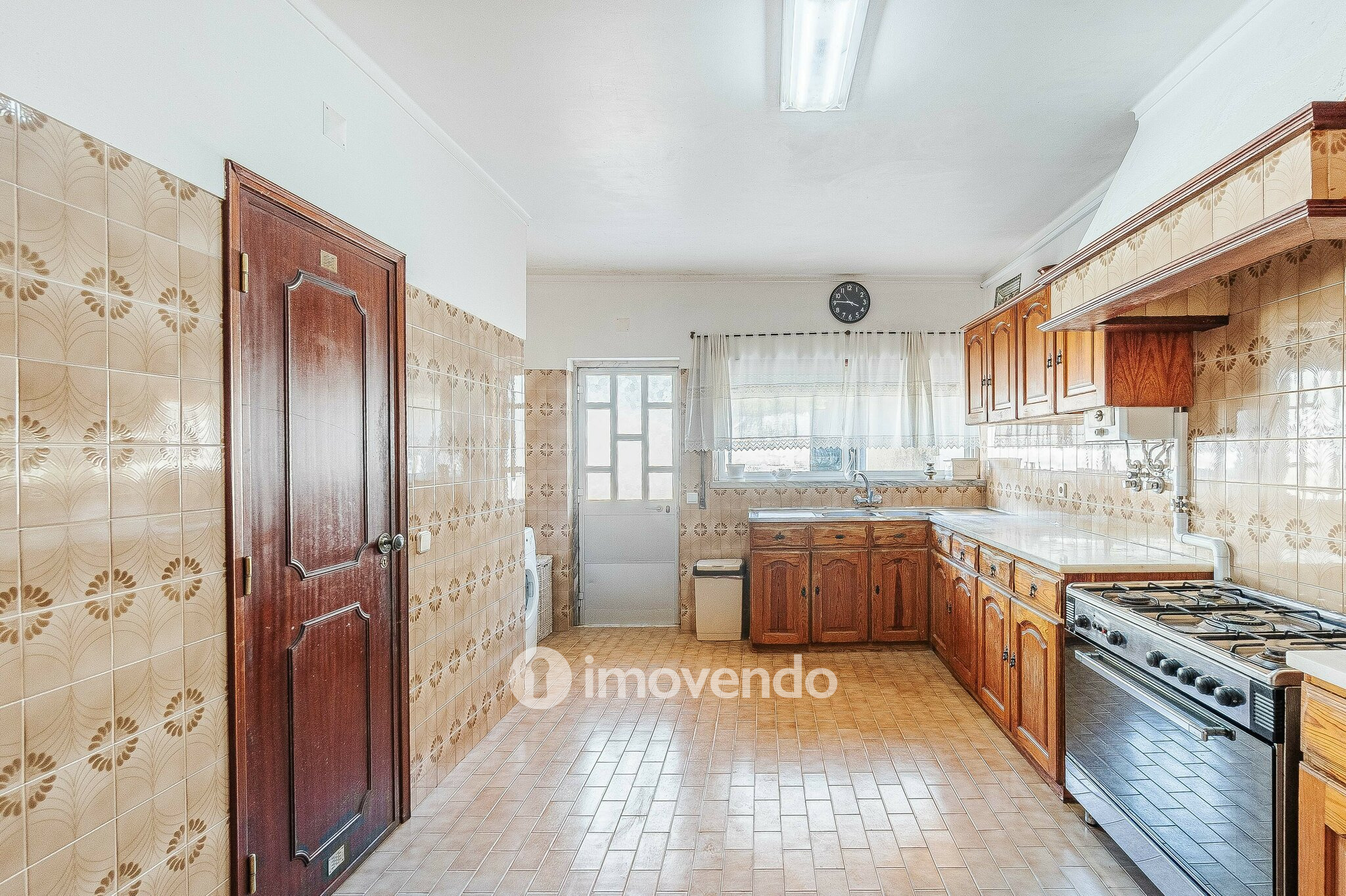 Moradia isolada T4, com garagem e áreas amplas, no Estoril