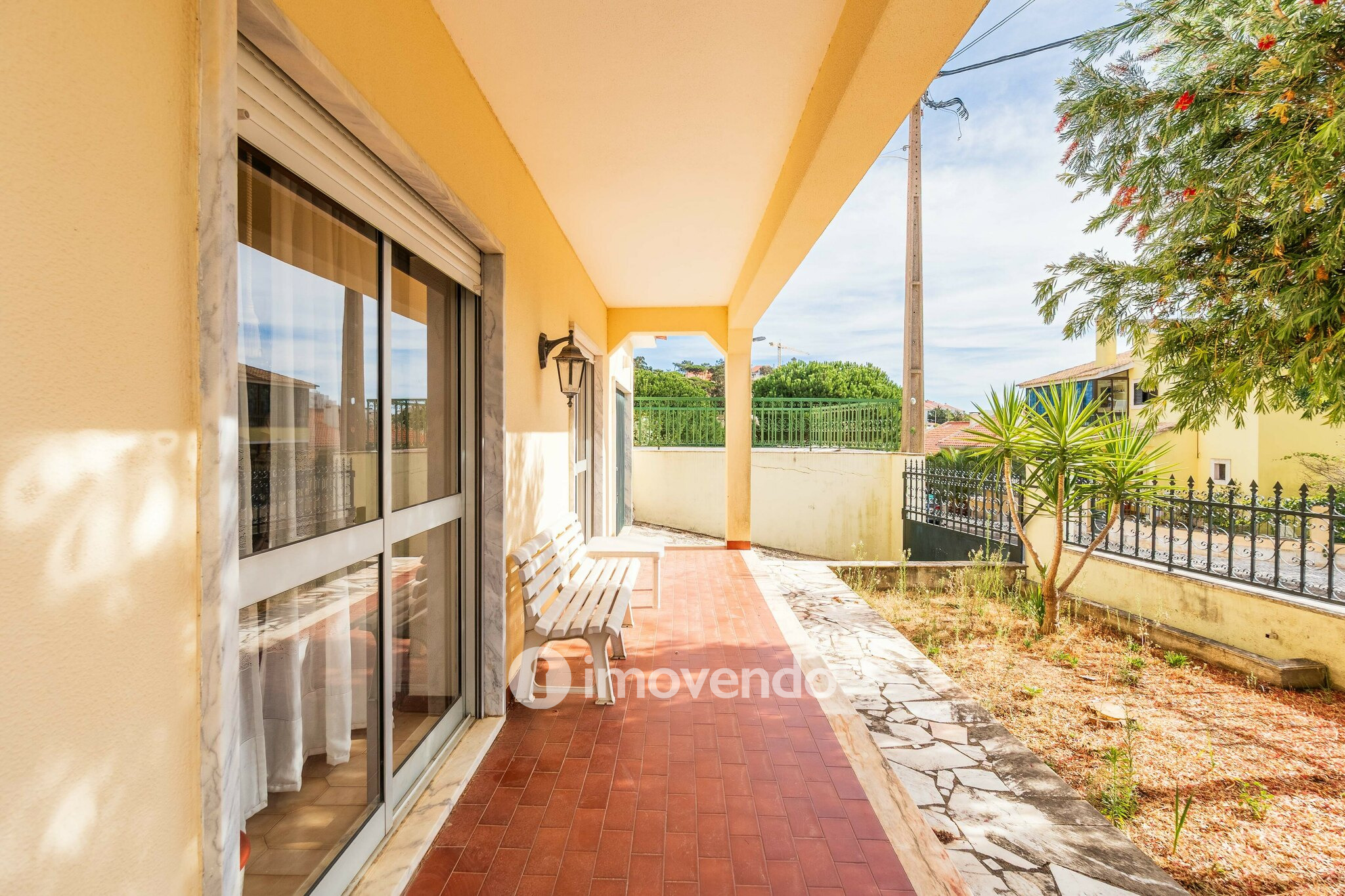 Moradia isolada T4, com garagem e áreas amplas, no Estoril