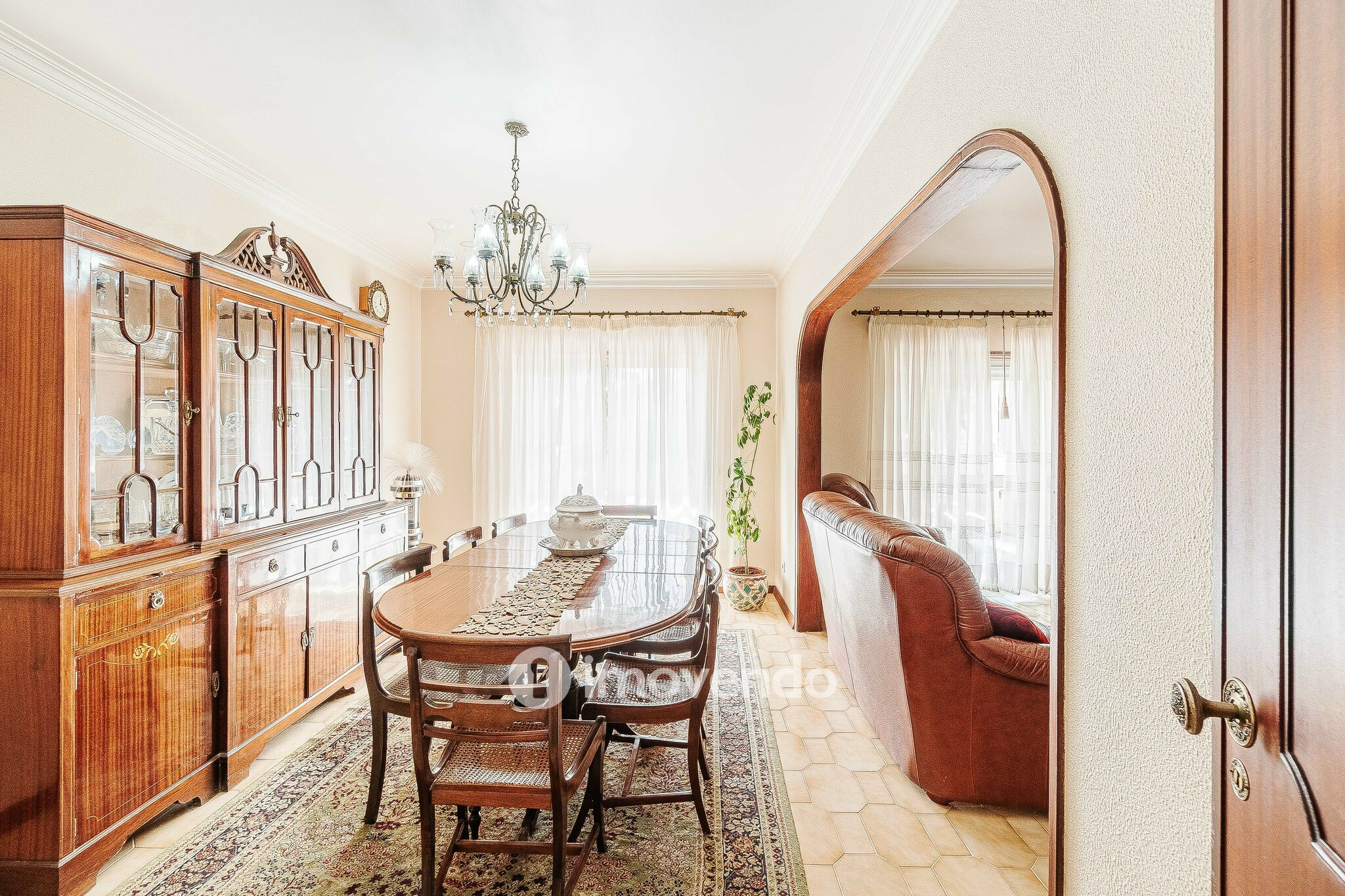 Moradia isolada T4, com garagem e áreas amplas, no Estoril