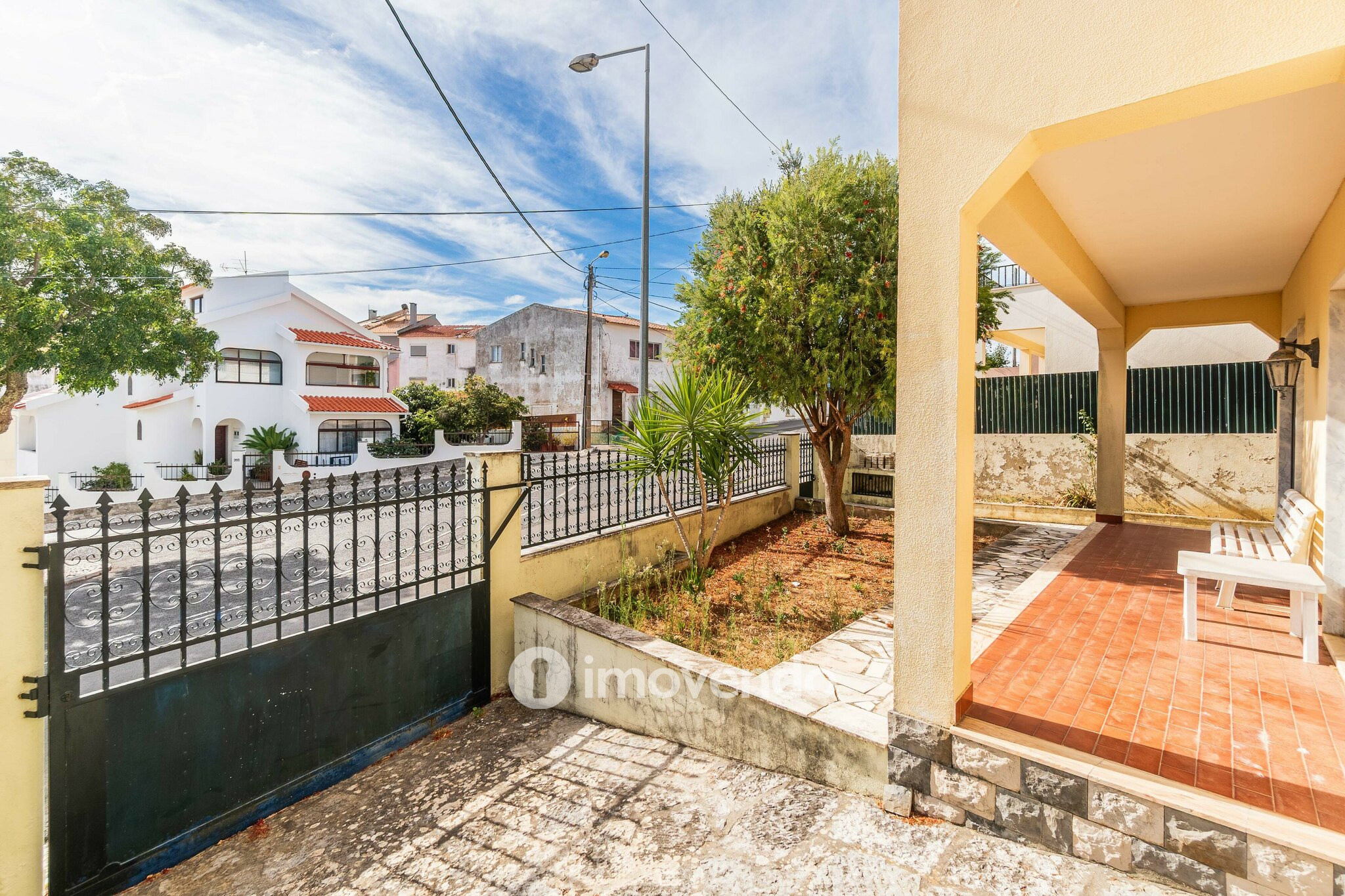 Moradia isolada T4, com garagem e áreas amplas, no Estoril