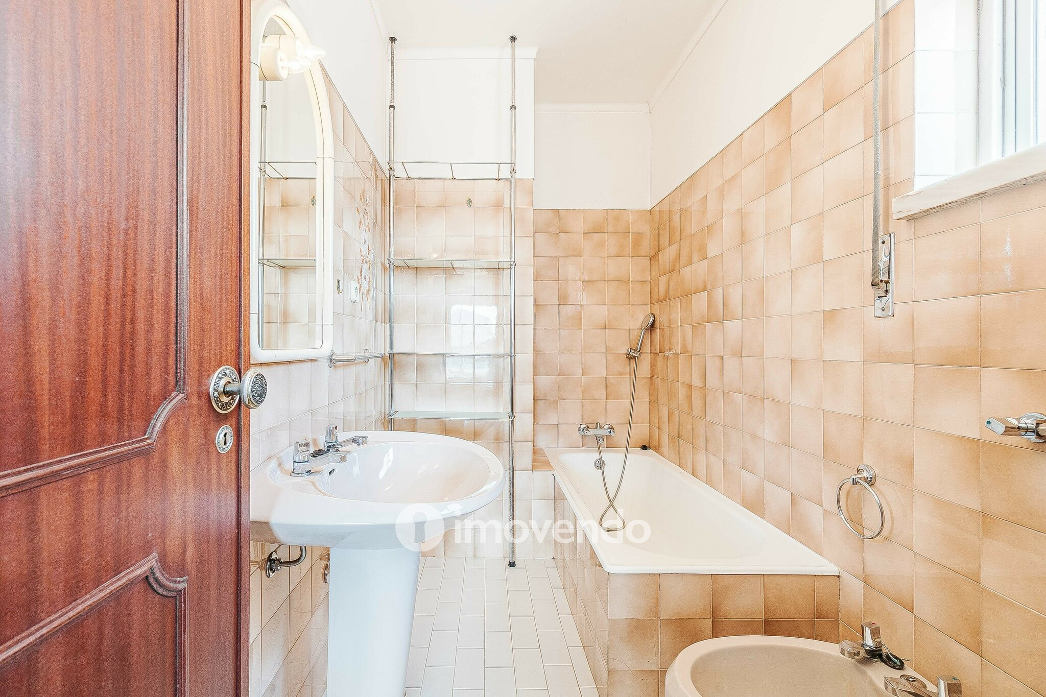 Moradia isolada T4, com garagem e áreas amplas, no Estoril