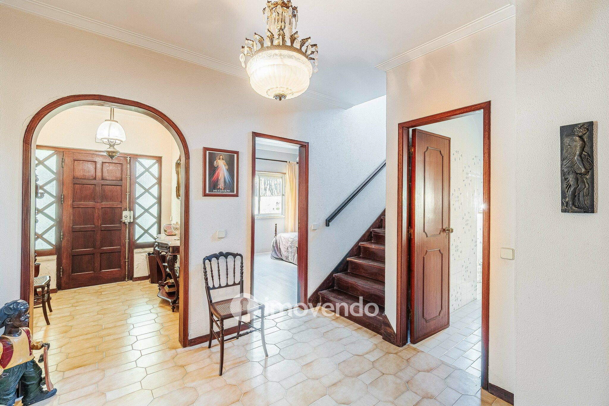 Moradia isolada T4, com garagem e áreas amplas, no Estoril