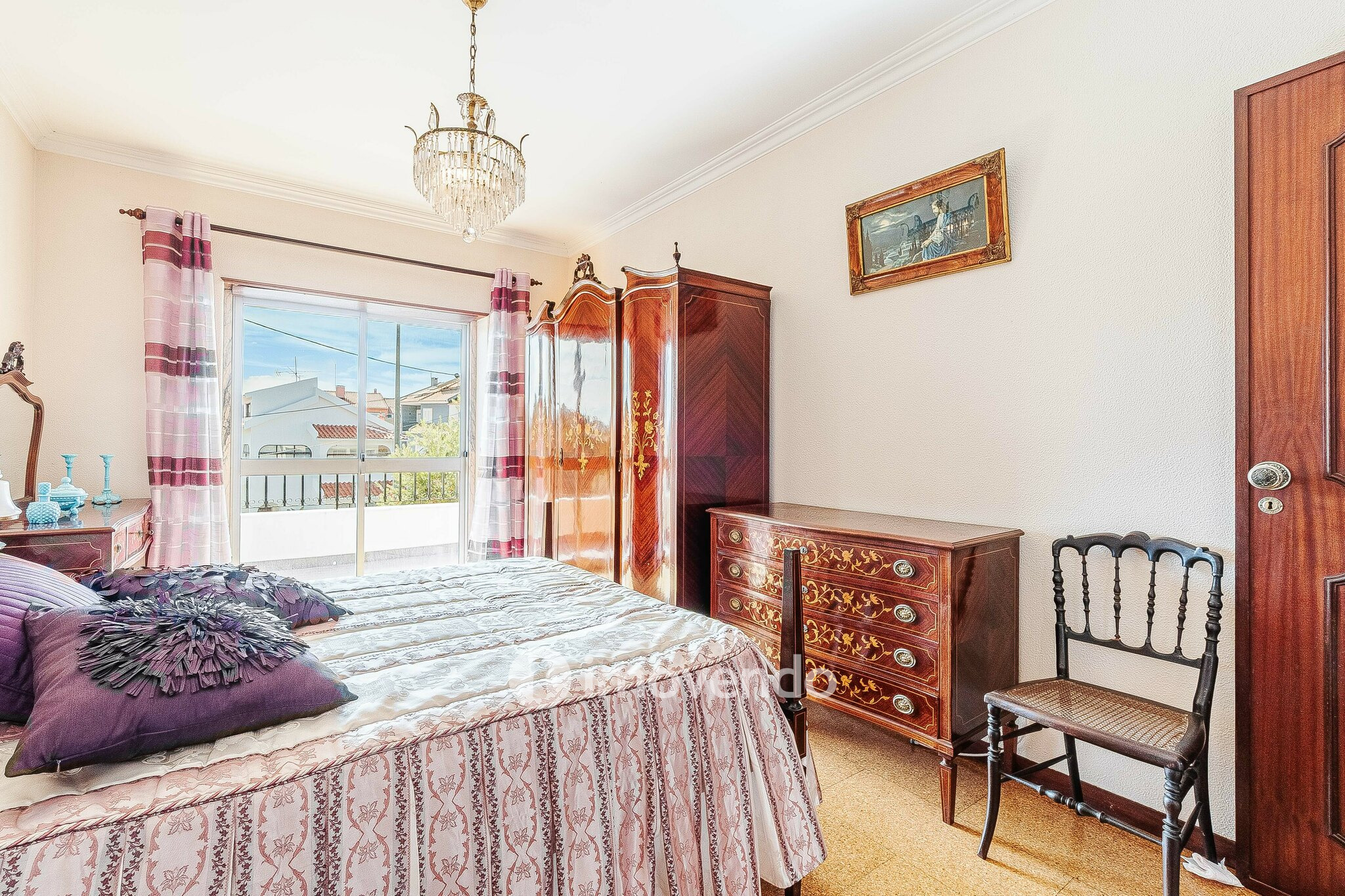 Moradia isolada T4, com garagem e áreas amplas, no Estoril