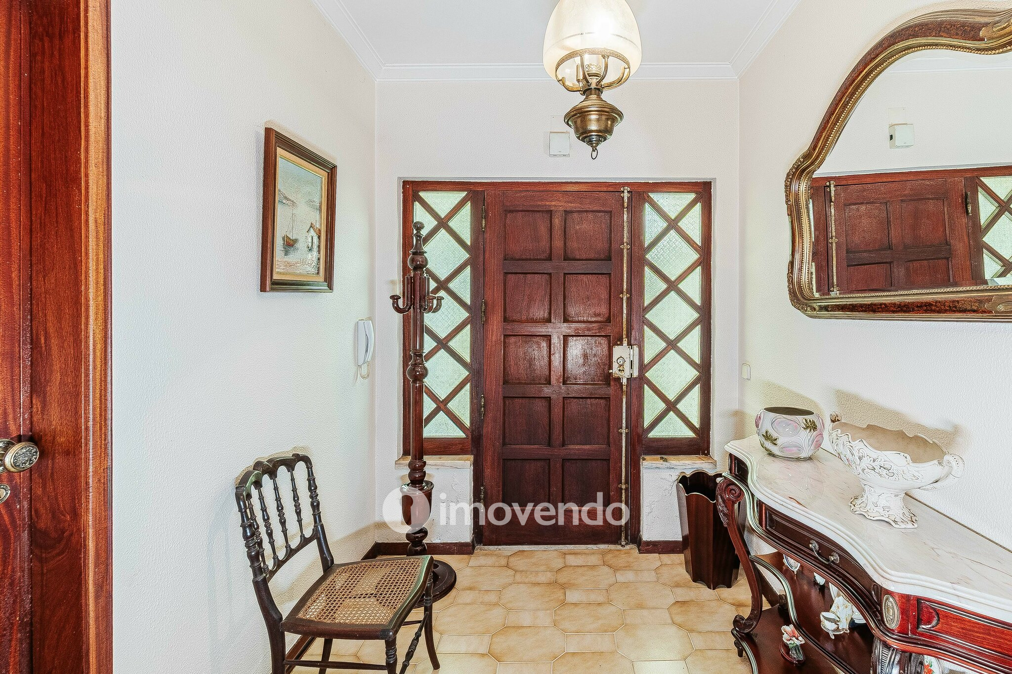 Moradia isolada T4, com garagem e áreas amplas, no Estoril